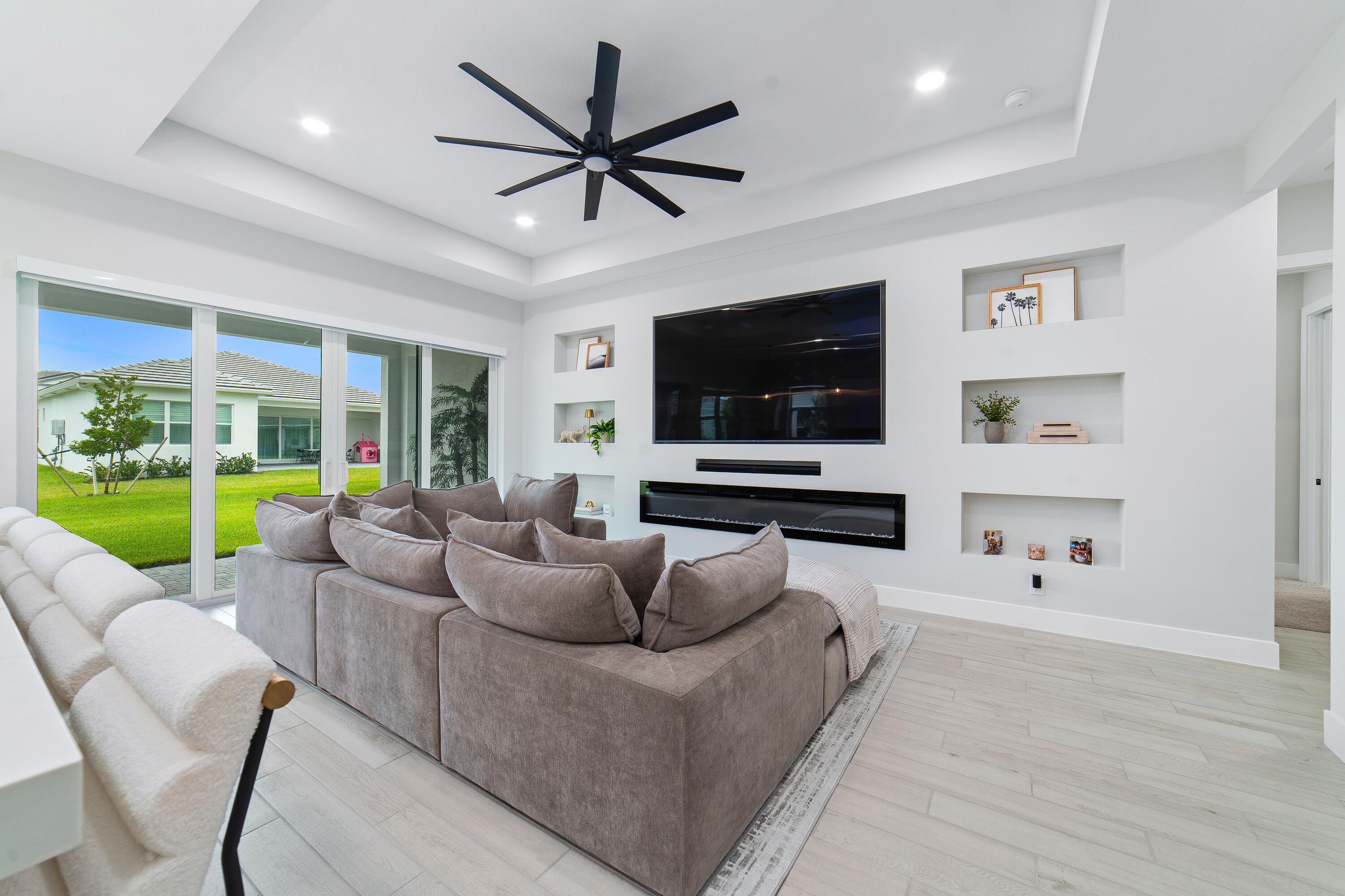 14176 Foothill Falls Way Property Photo 4
