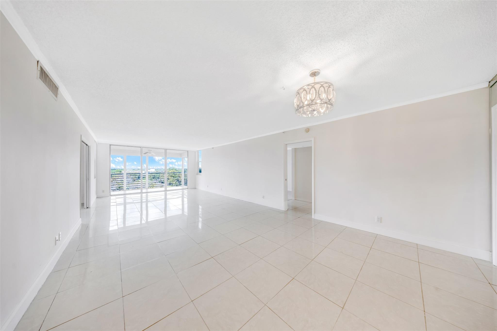 625 OAKS Drive 802 Property Photo 1