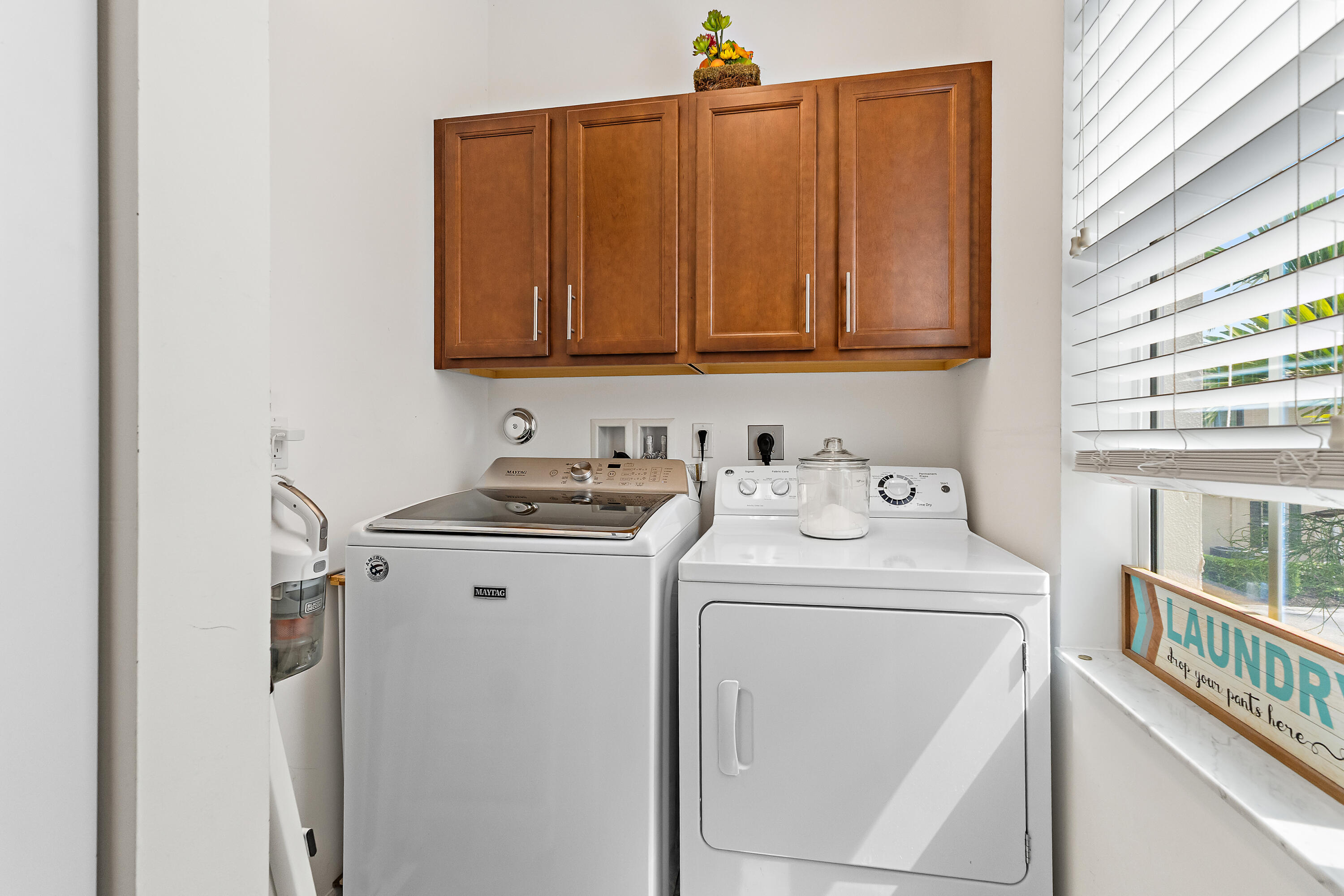 4677 Mediterranean Circle Property Photo 22