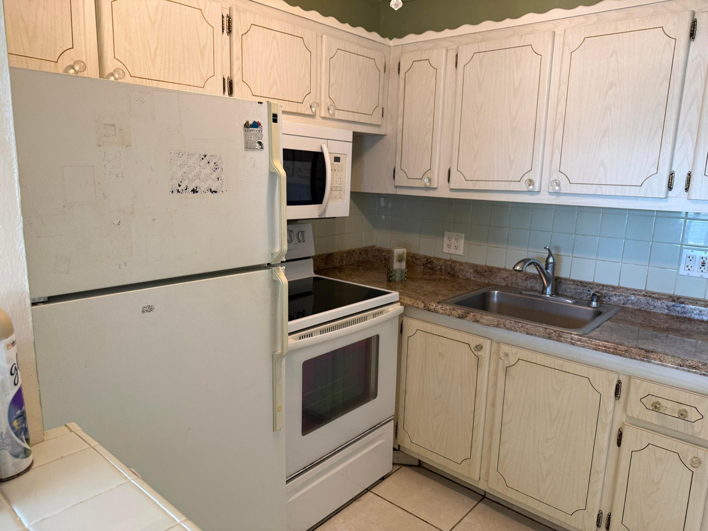 332 DOVER B Property Photo 1