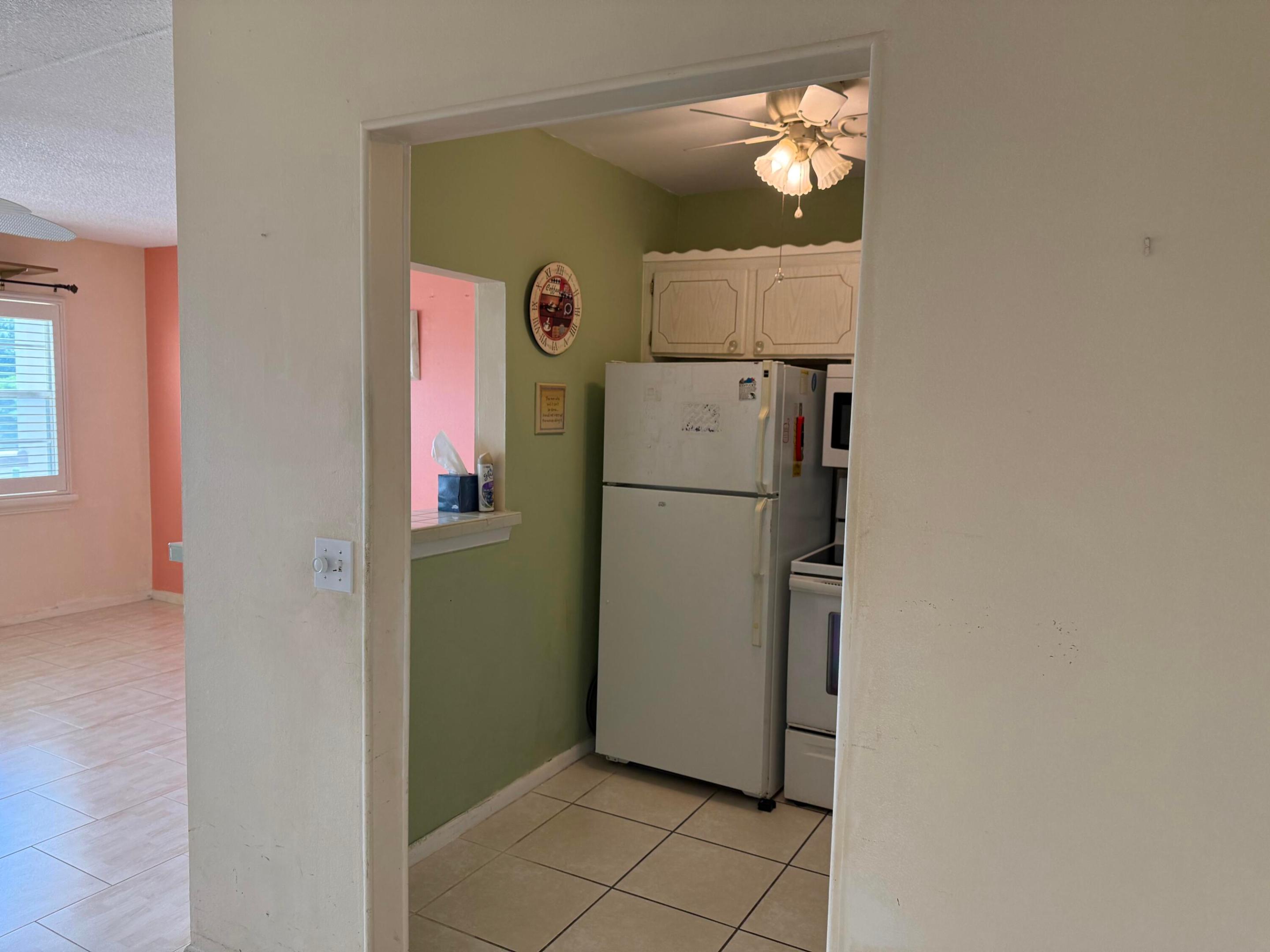 332 Dover B Property Photo 2