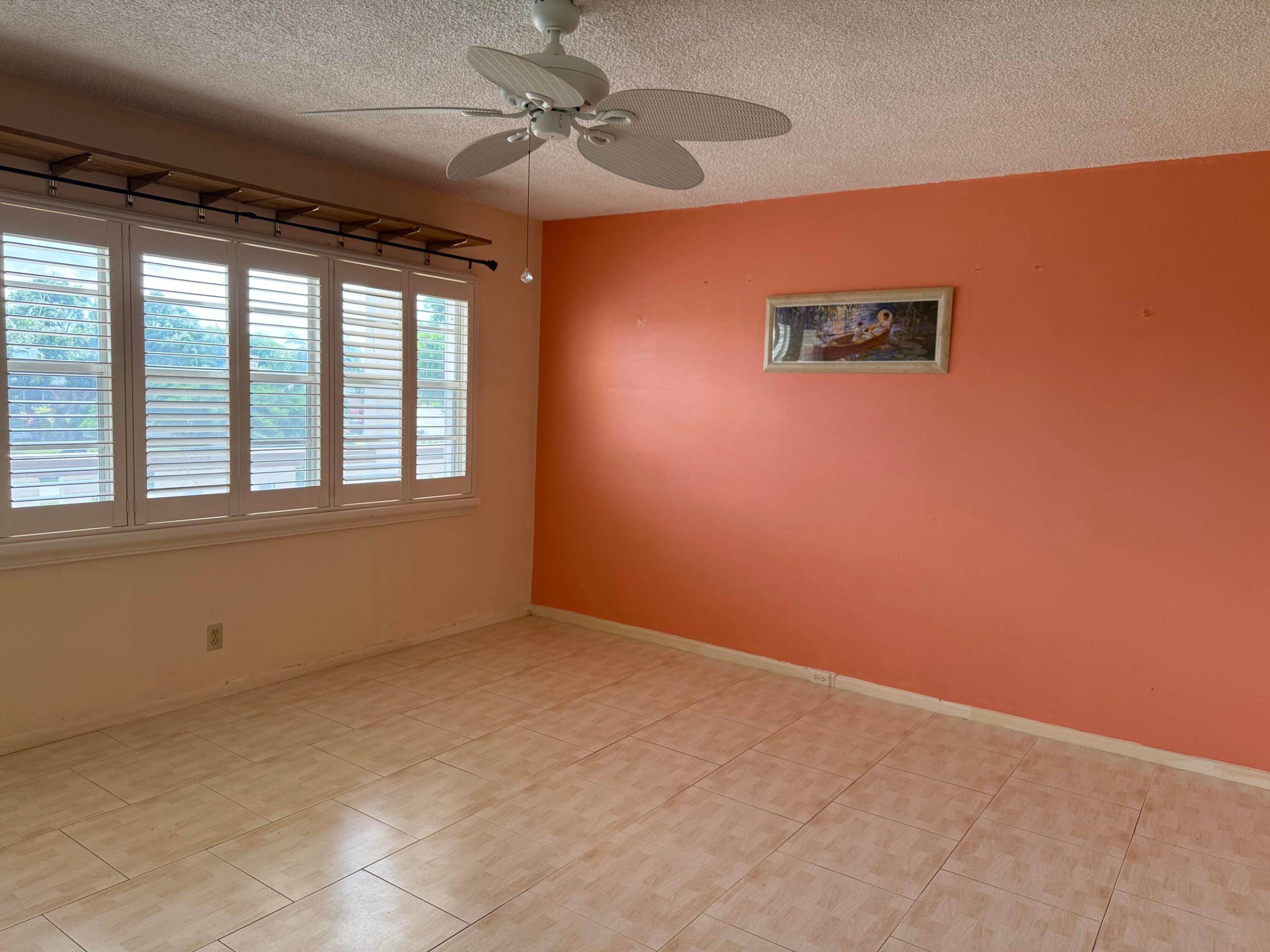 332 Dover B Property Photo 3