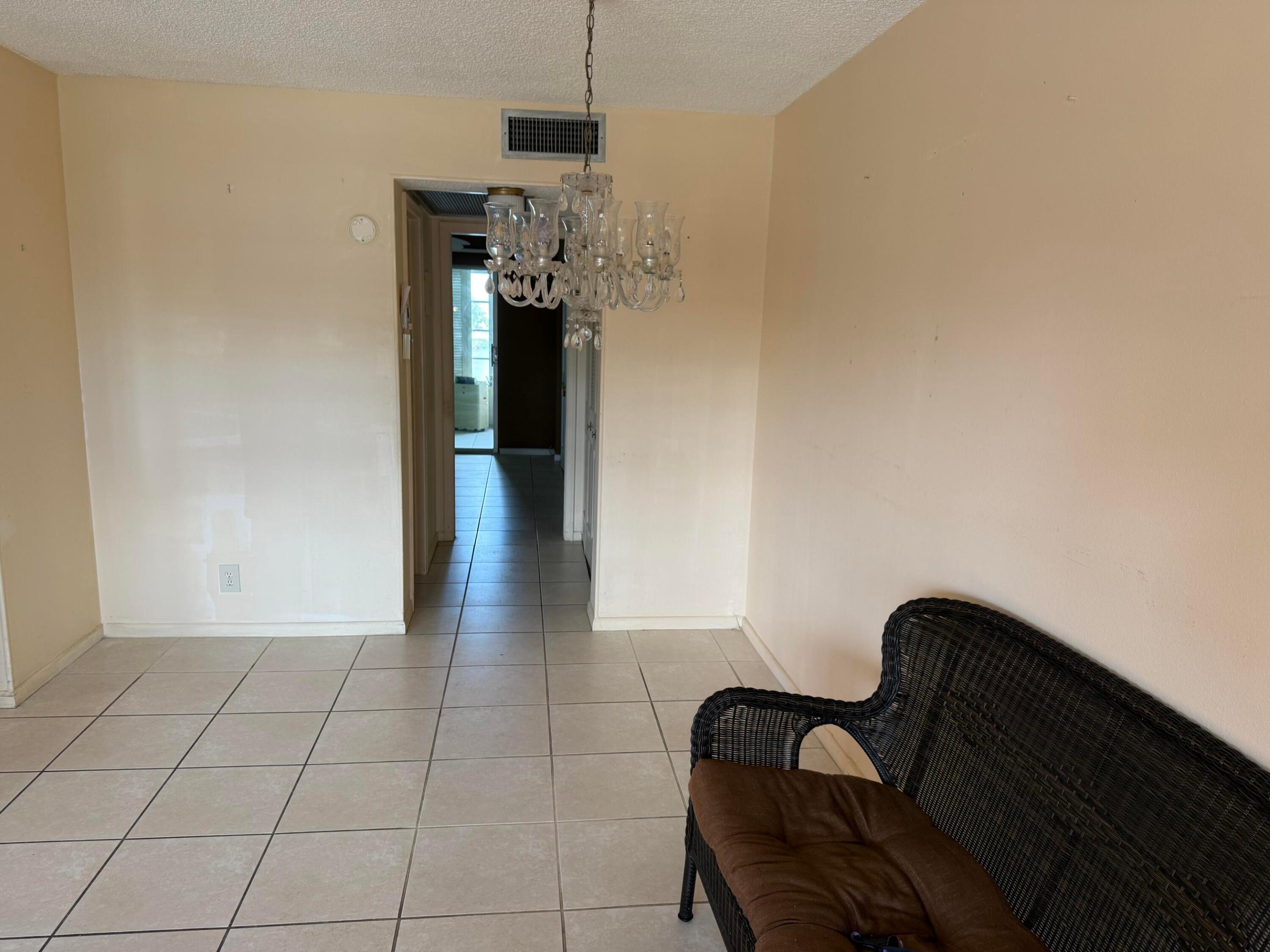 332 Dover B Property Photo 4