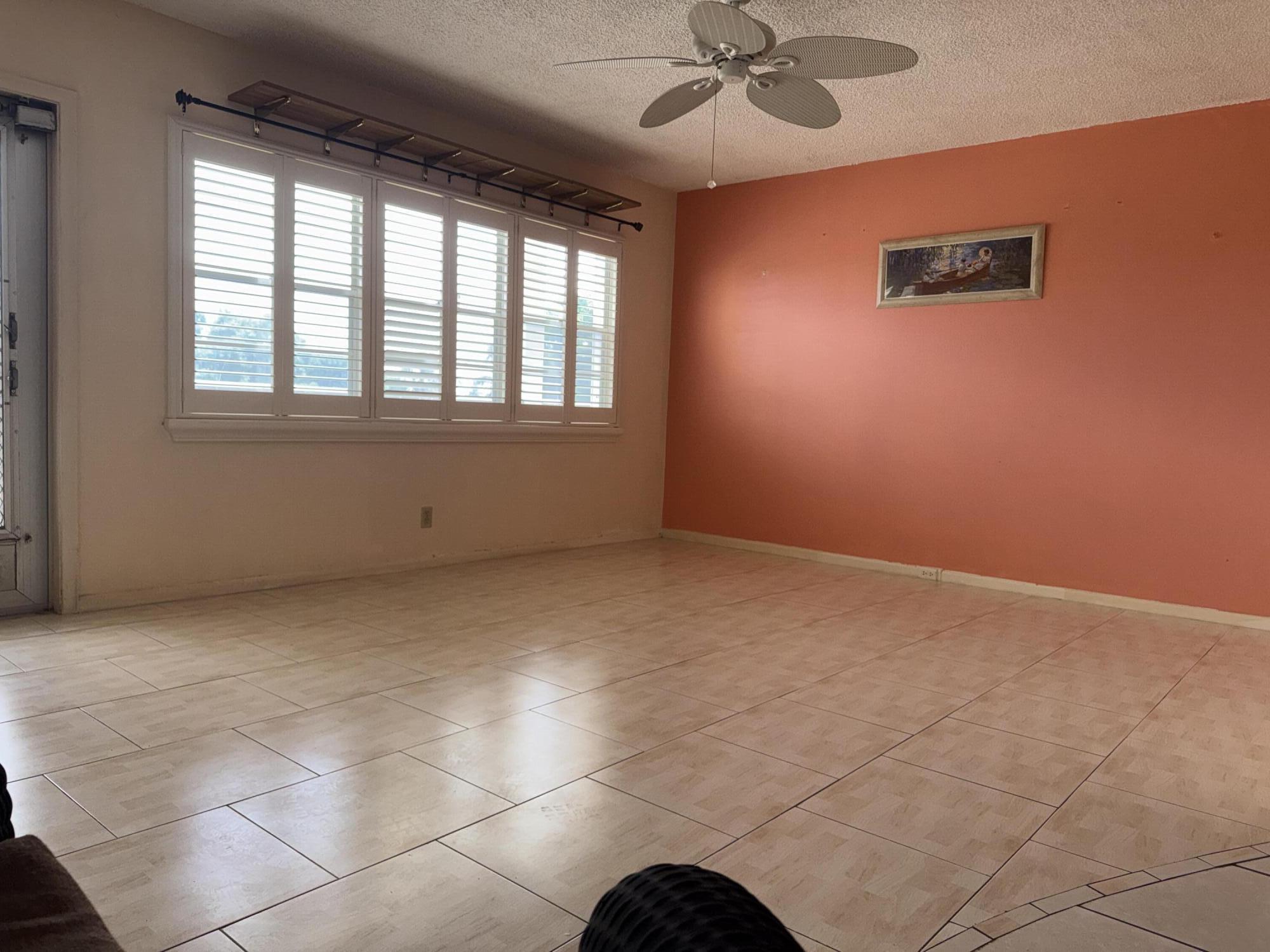 332 Dover B Property Photo 5