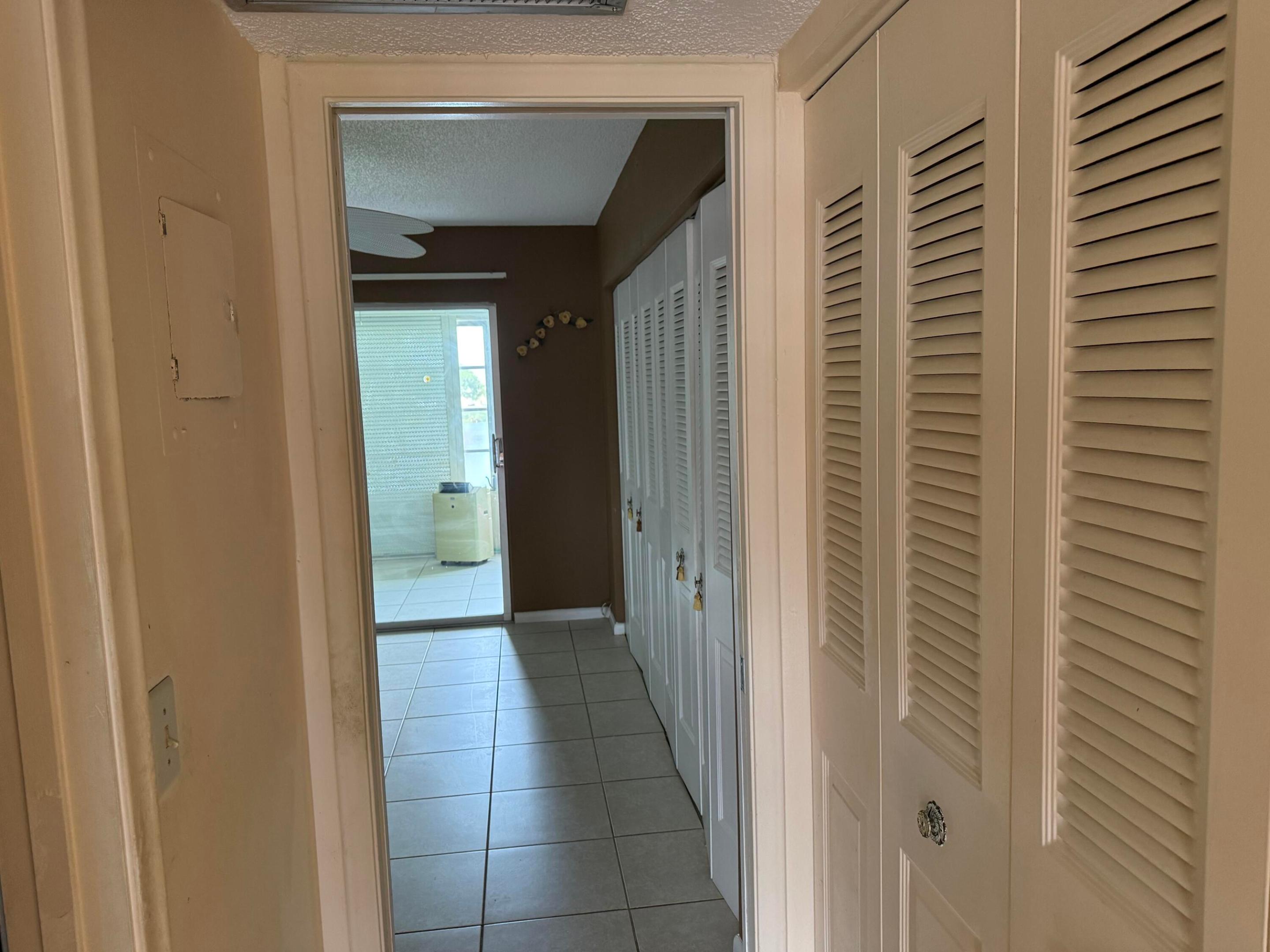 332 Dover B Property Photo 6