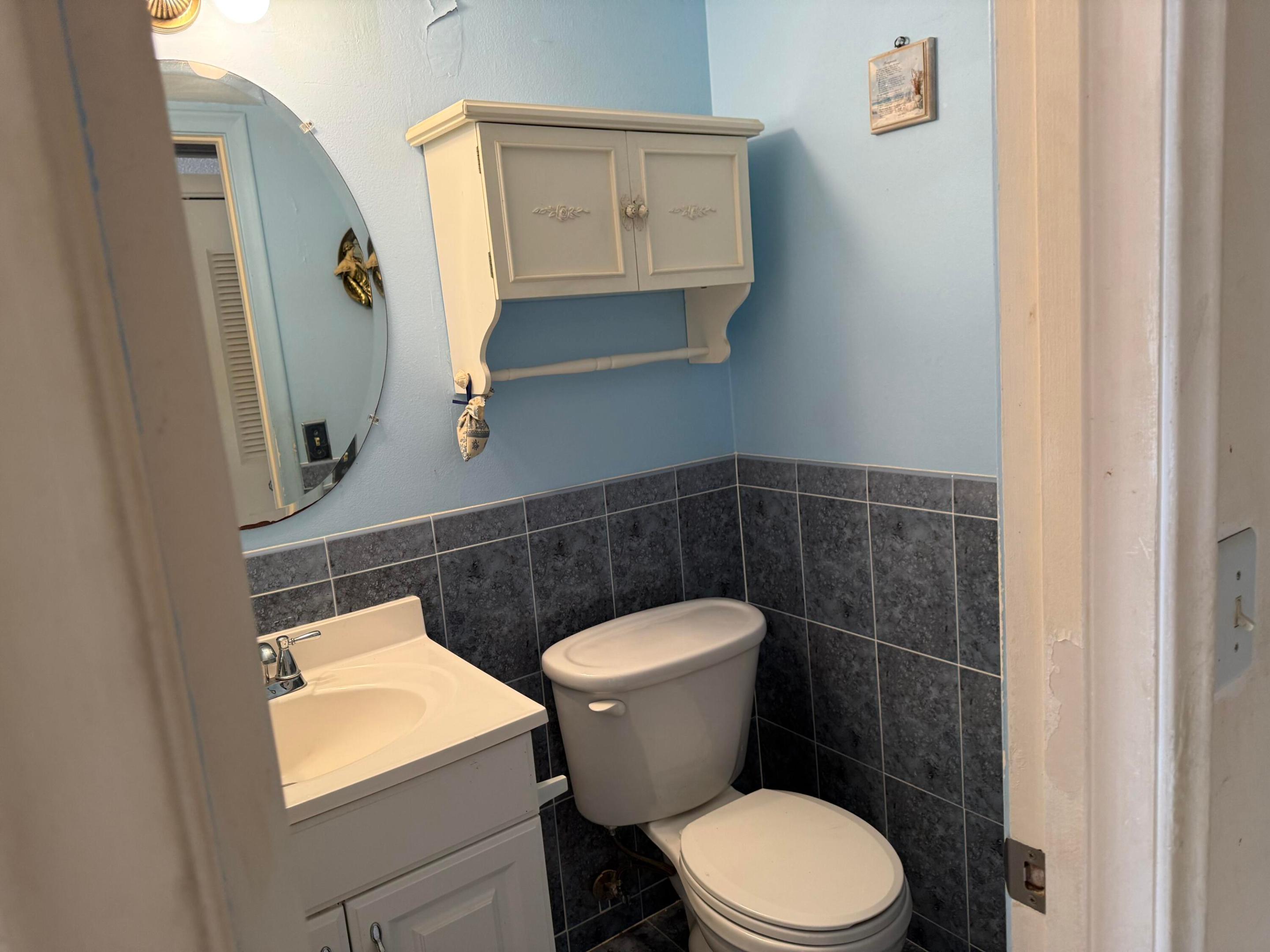 332 Dover B Property Photo 7