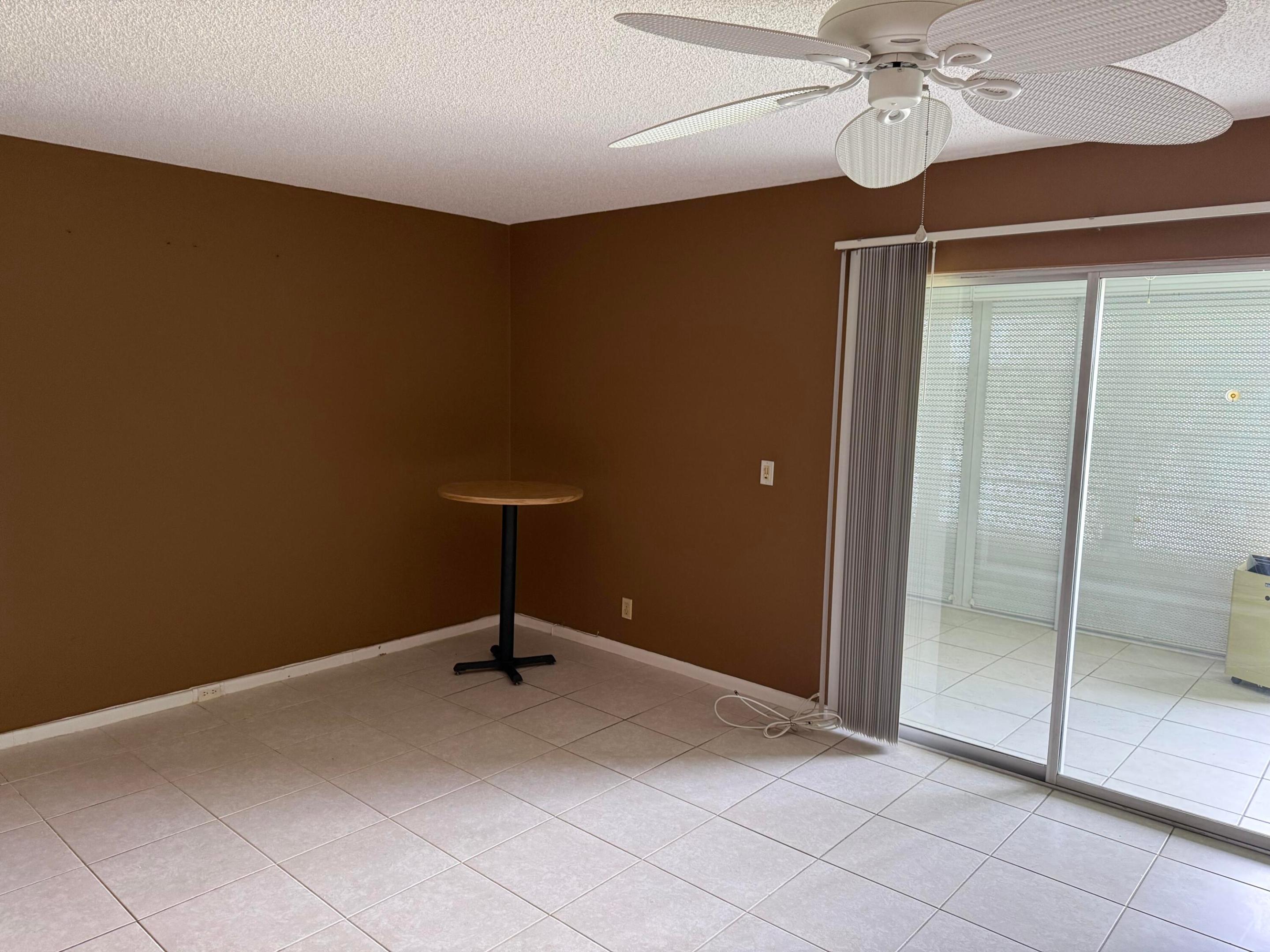 332 Dover B Property Photo 8