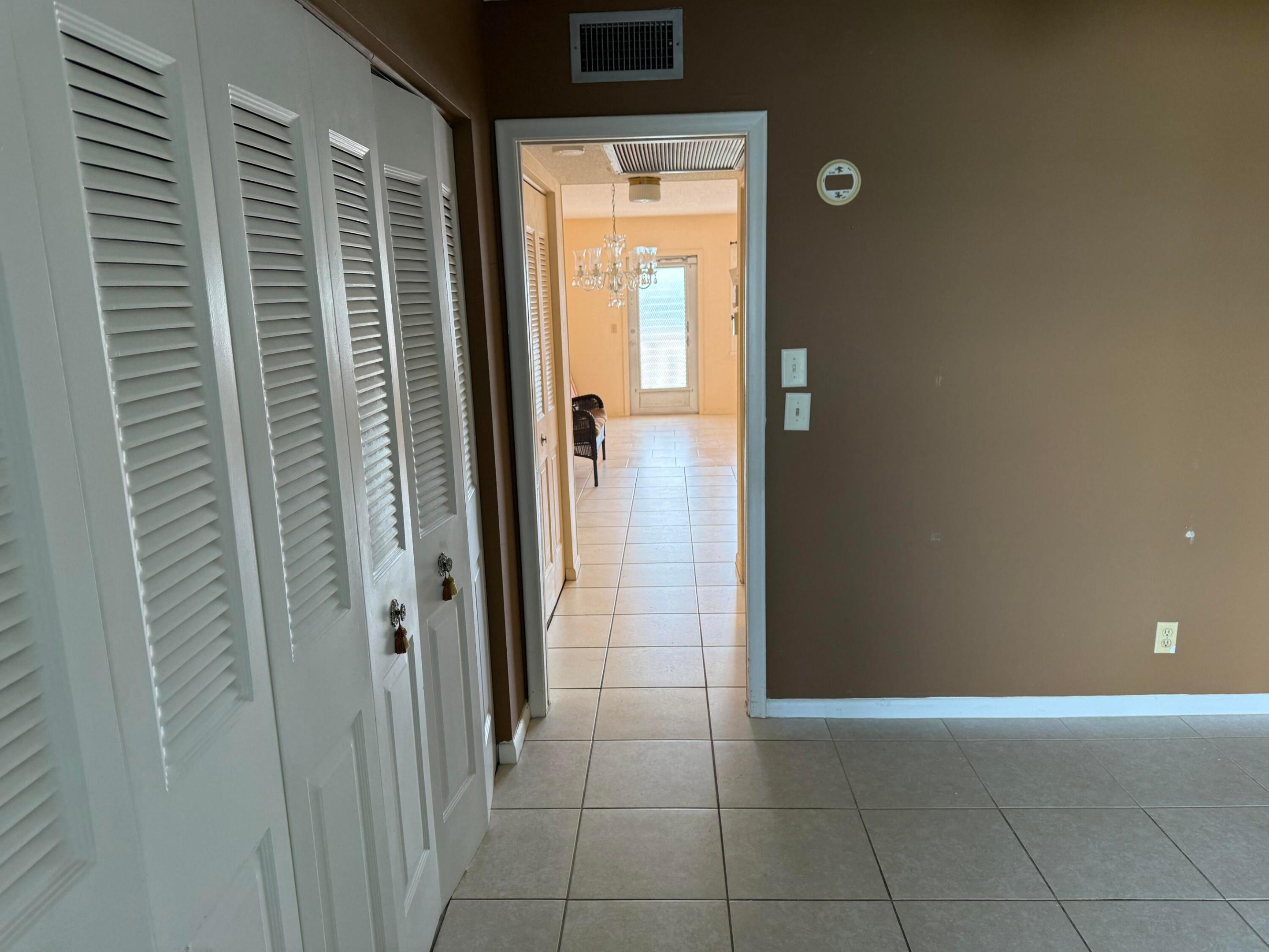 332 Dover B Property Photo 11