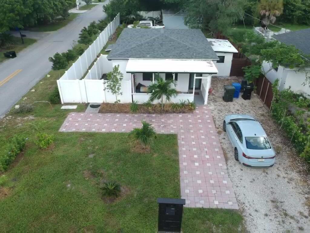 1044 Nw 4th Avenue Property Photo 1