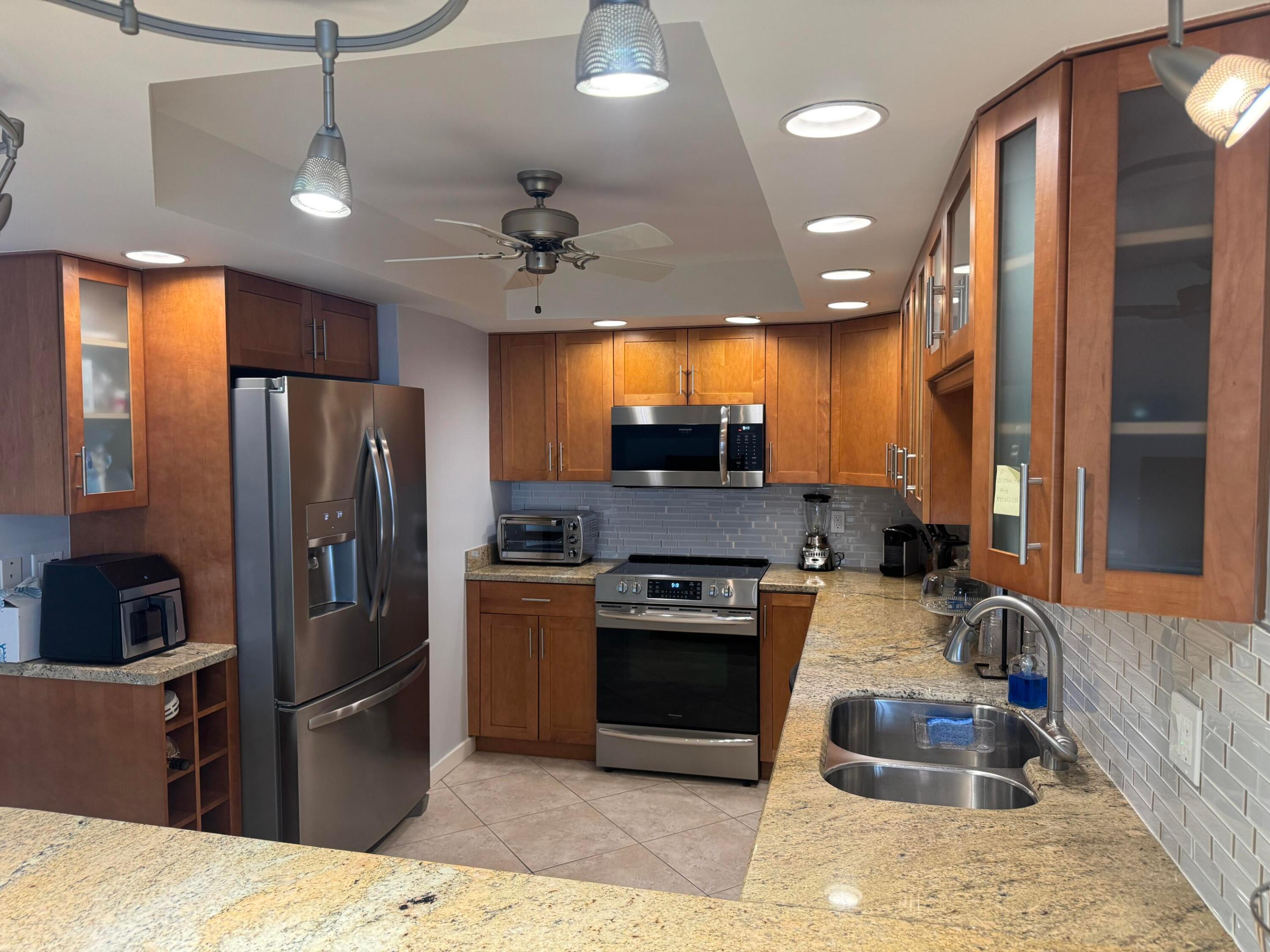 2800 N Ocean Drive A-22b Property Photo 3