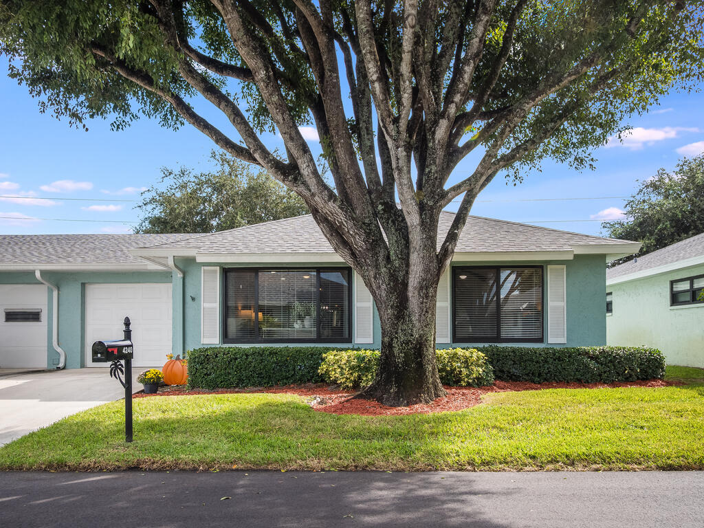 4240 Mango Tree Court B Property Photo 1