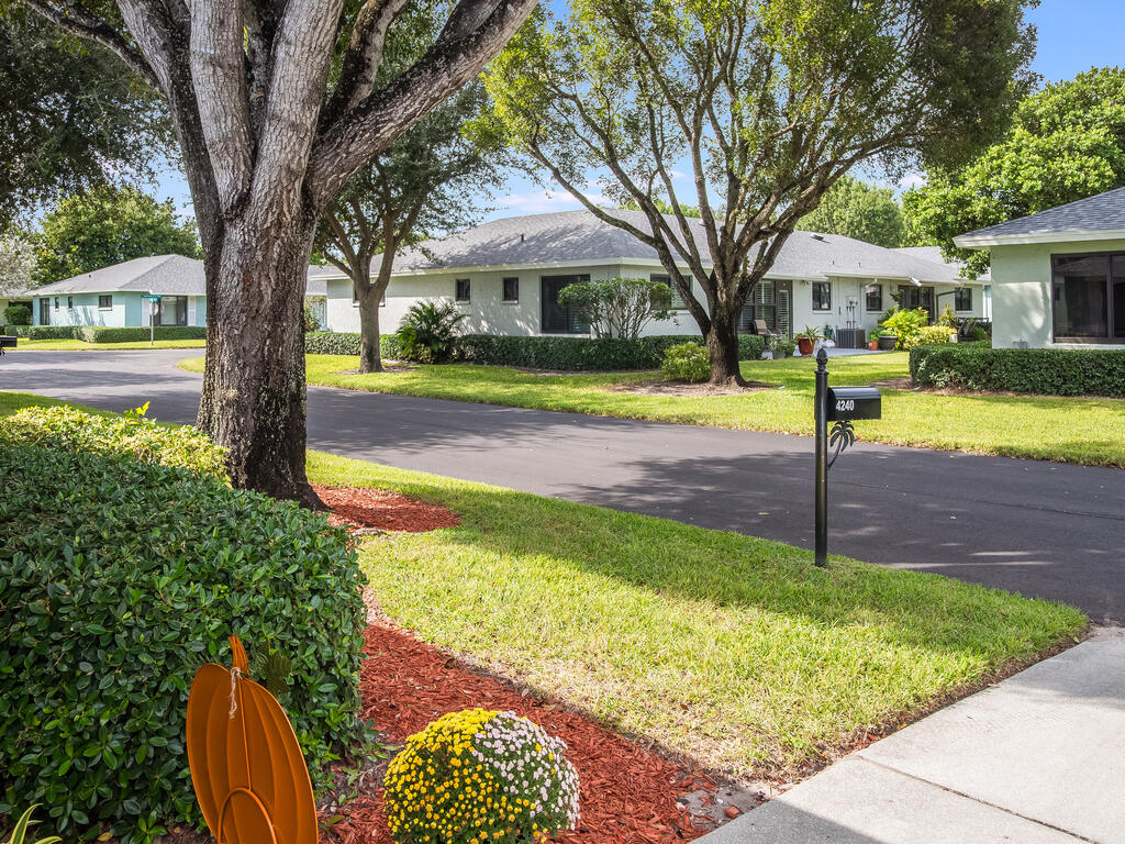 4240 Mango Tree Court B Property Photo 2