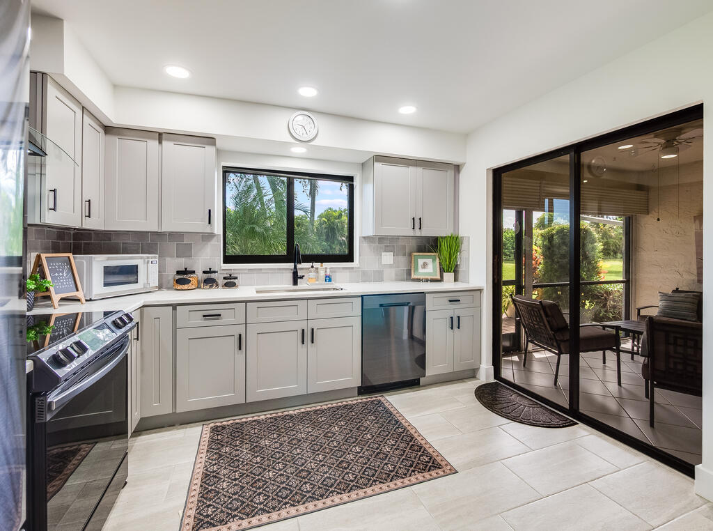 4240 Mango Tree Court B Property Photo 11
