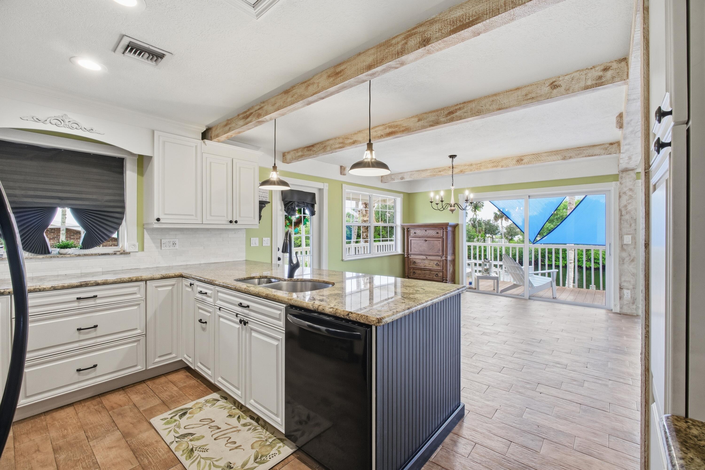 690 Sw Salerno Road Property Photo 8