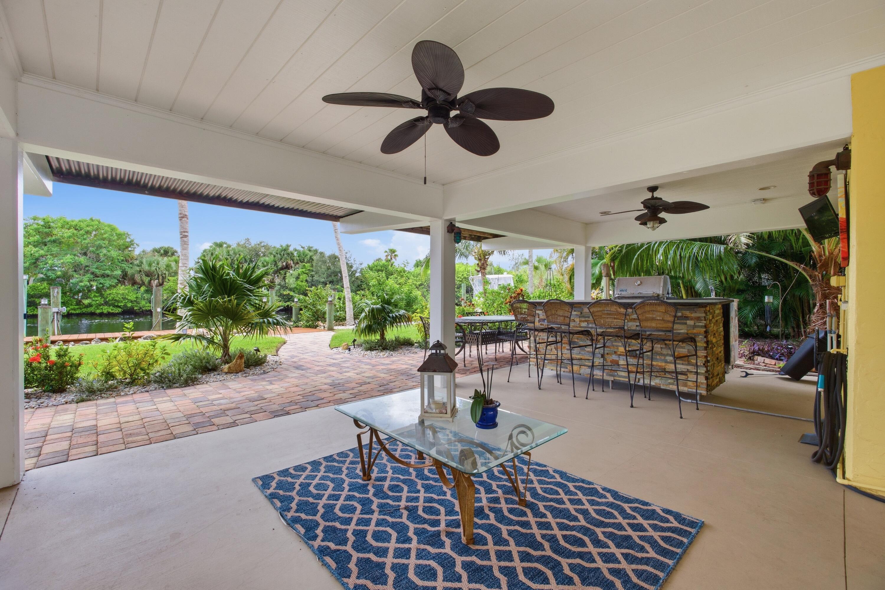 690 Sw Salerno Road Property Photo 19