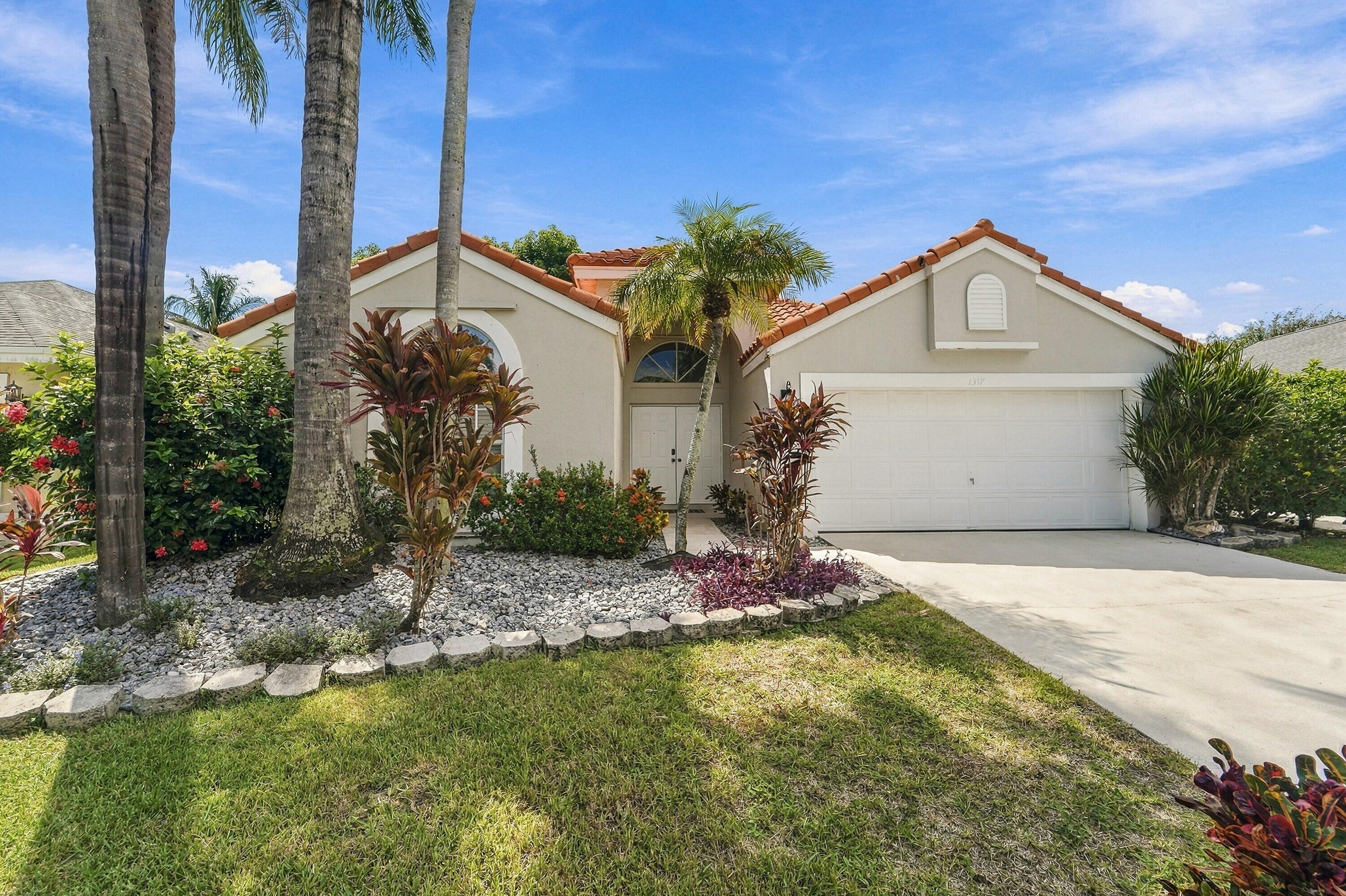 1317 Fairfax Circle E Property Photo 1