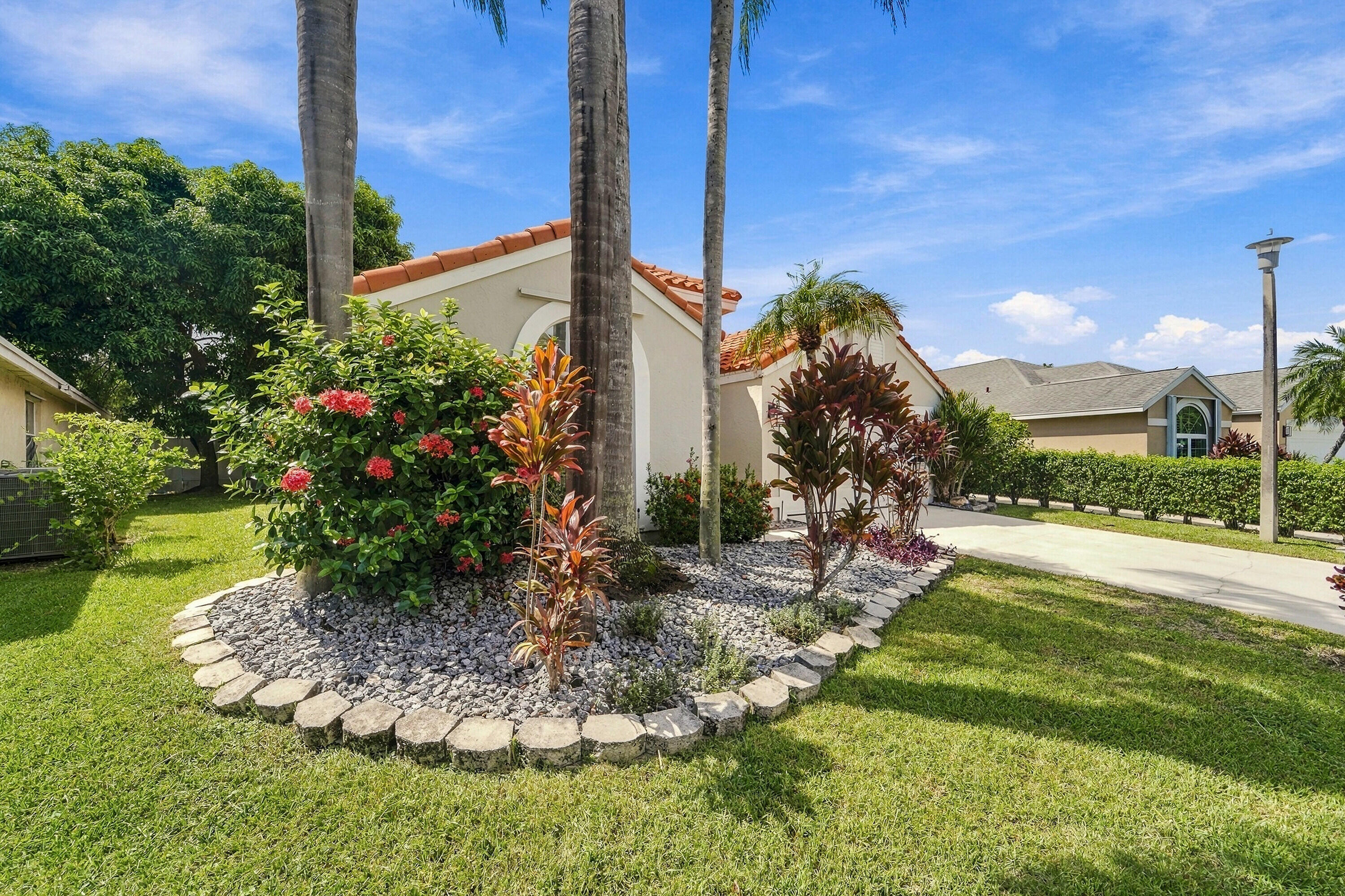 1317 Fairfax Circle E Property Photo 2