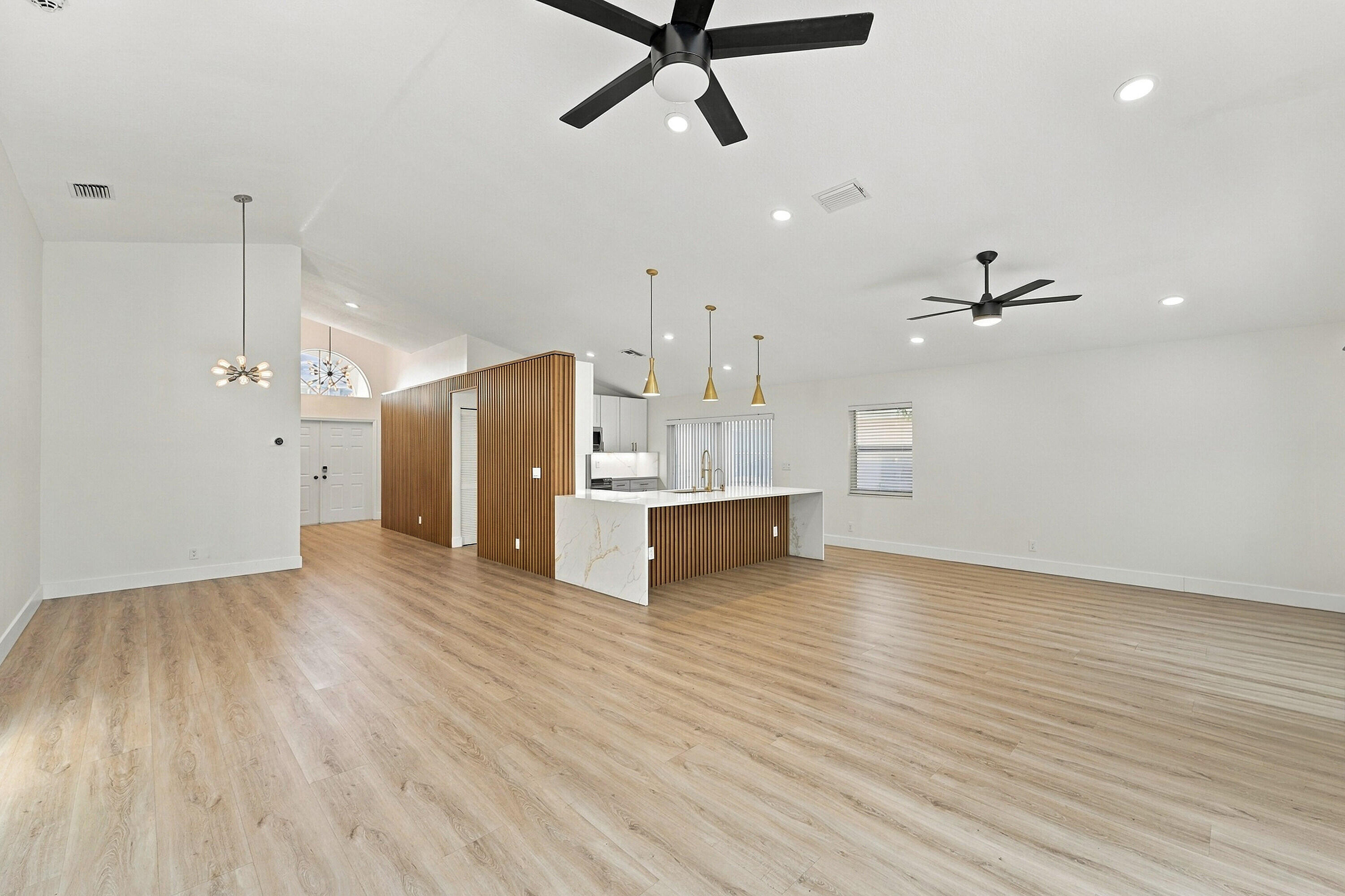 1317 Fairfax Circle E Property Photo 8