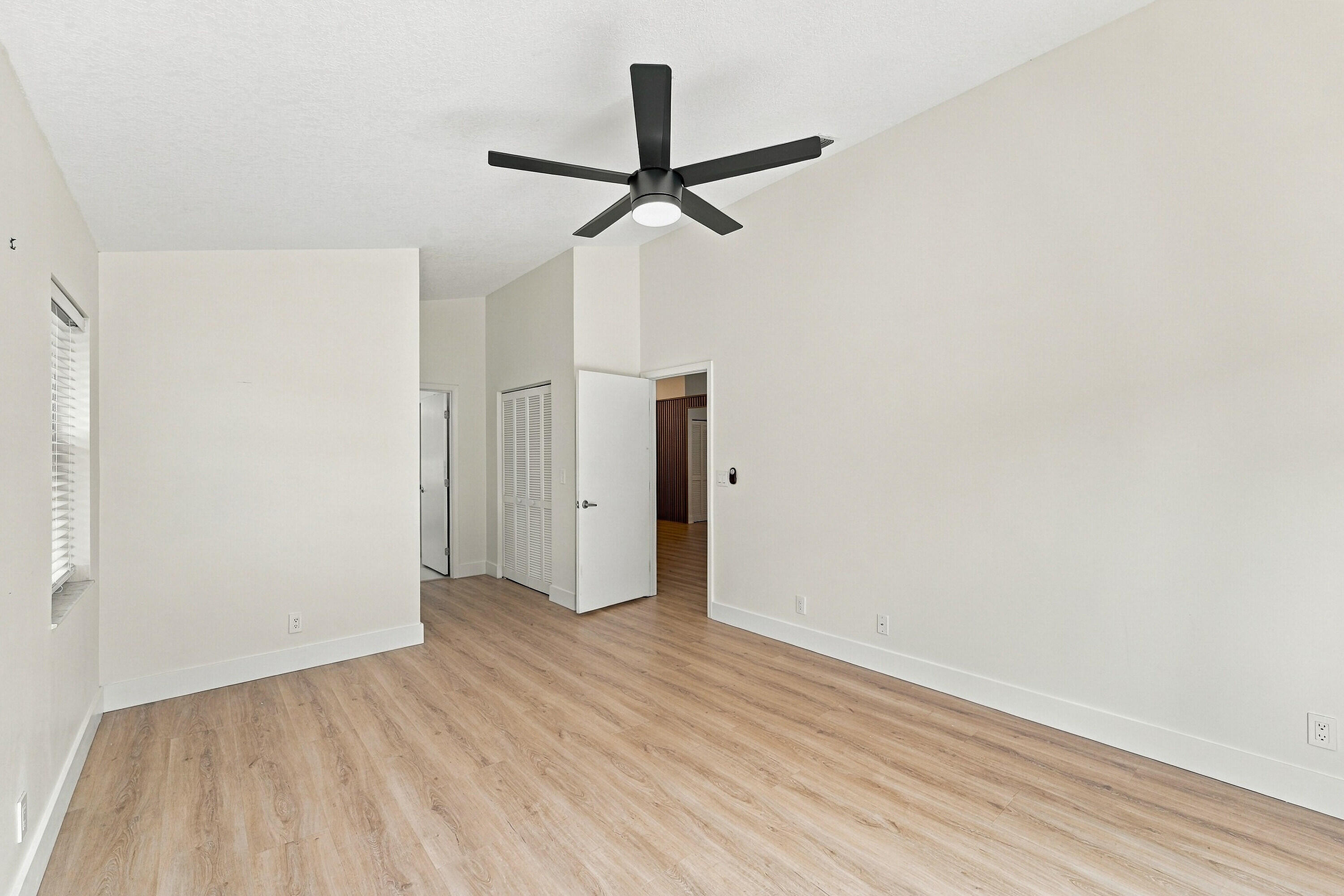 1317 Fairfax Circle E Property Photo 15