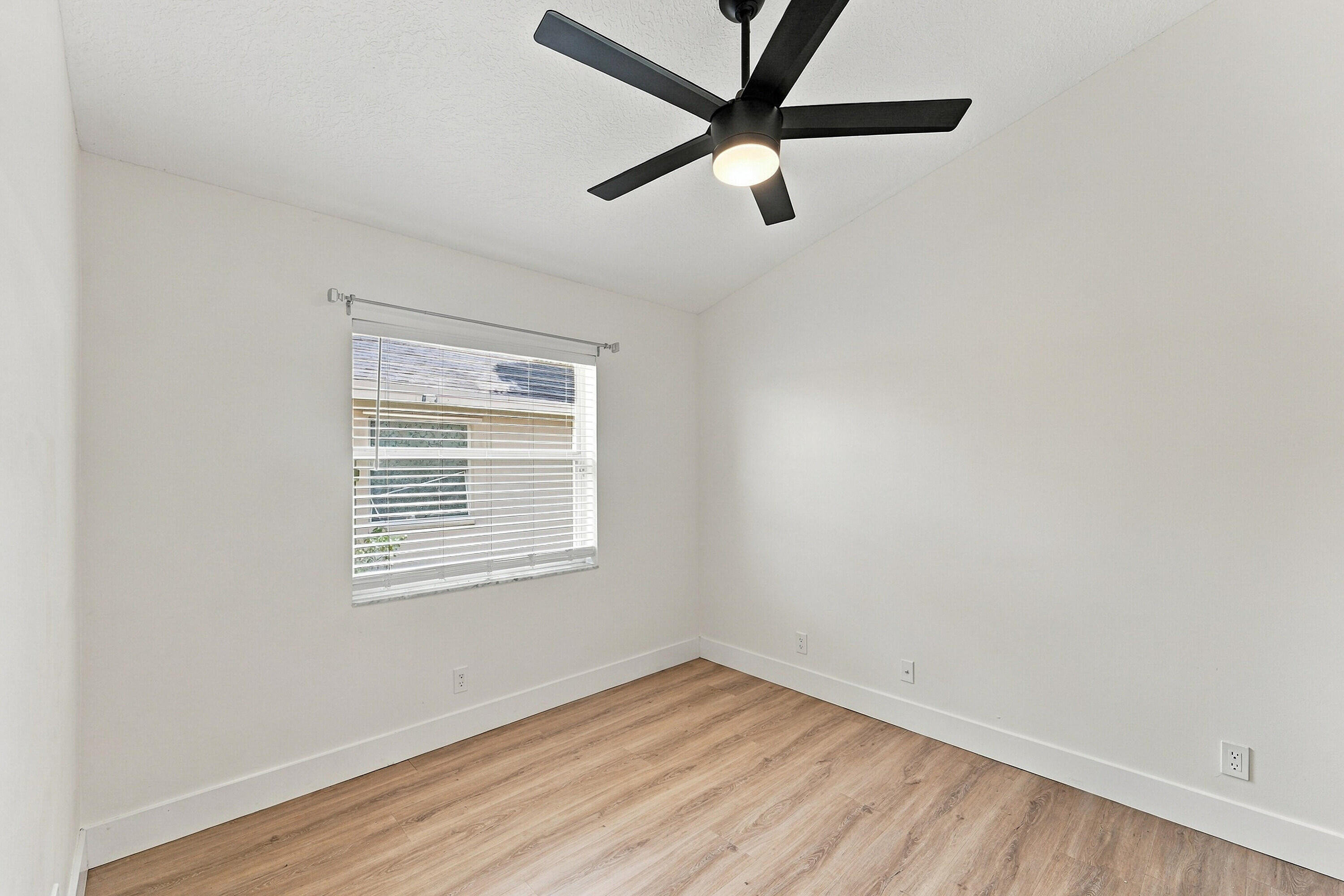 1317 Fairfax Circle E Property Photo 21