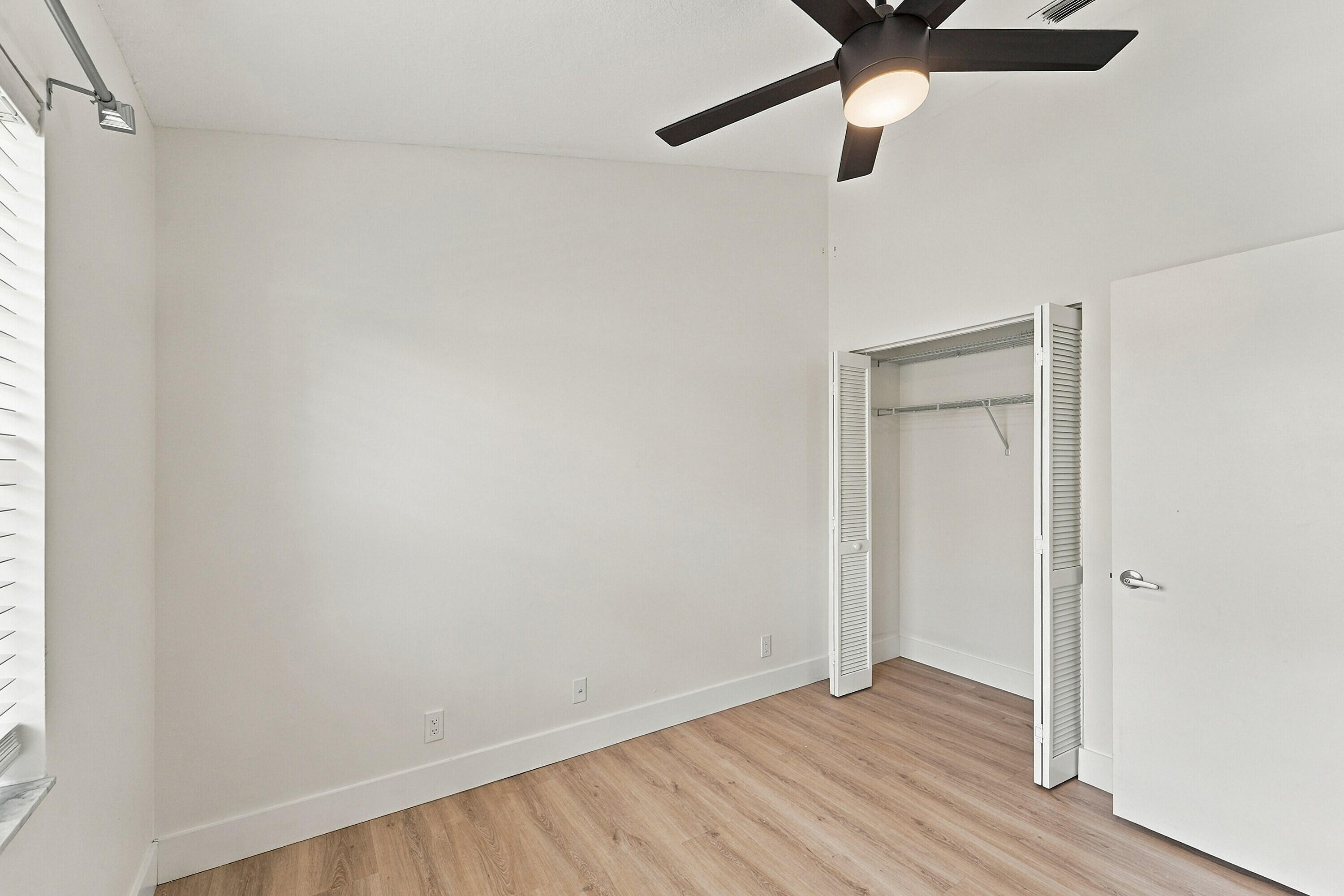 1317 Fairfax Circle E Property Photo 22