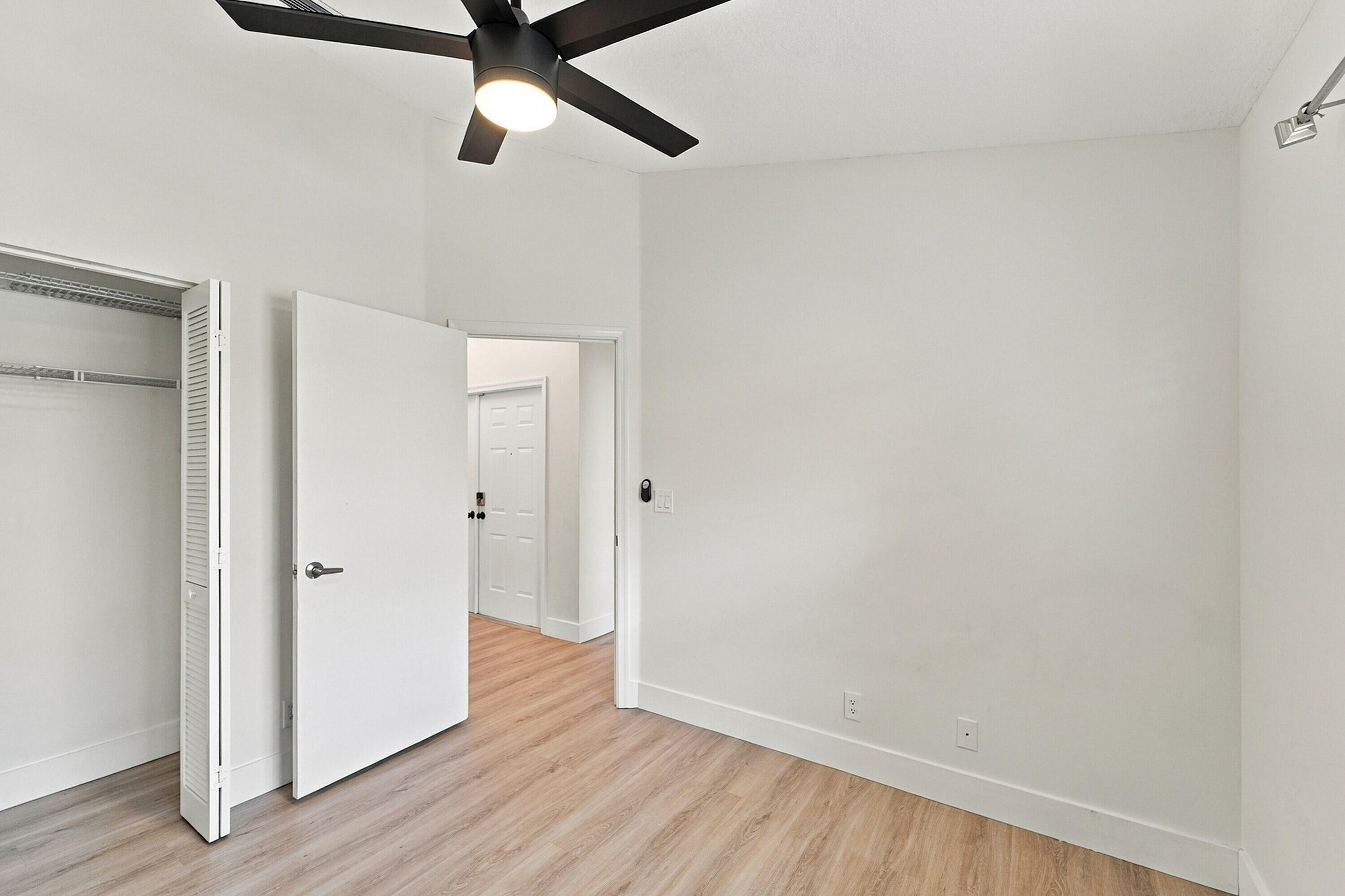 1317 Fairfax Circle E Property Photo 23