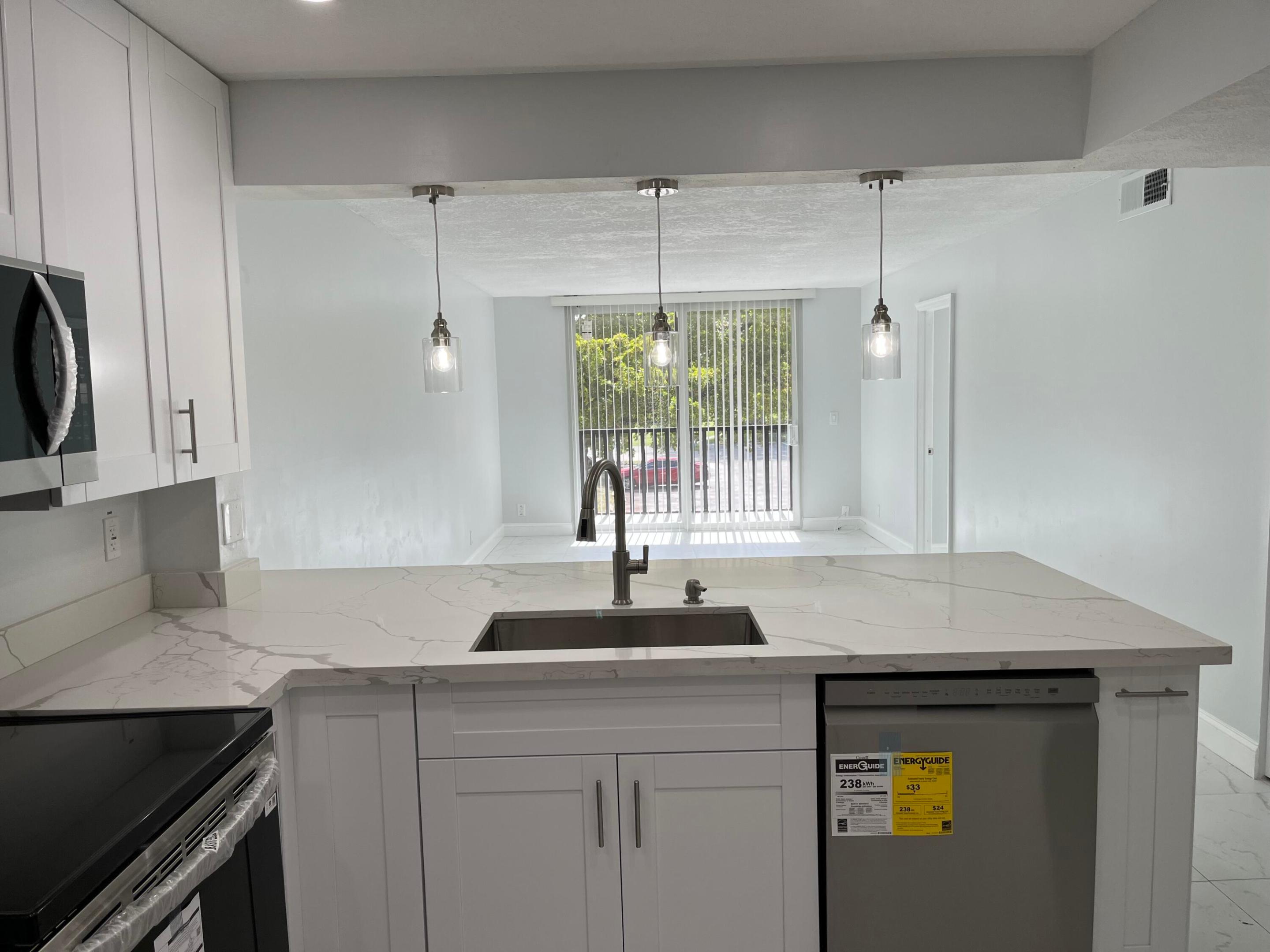 2830 Somerset Drive 211n Property Photo 3