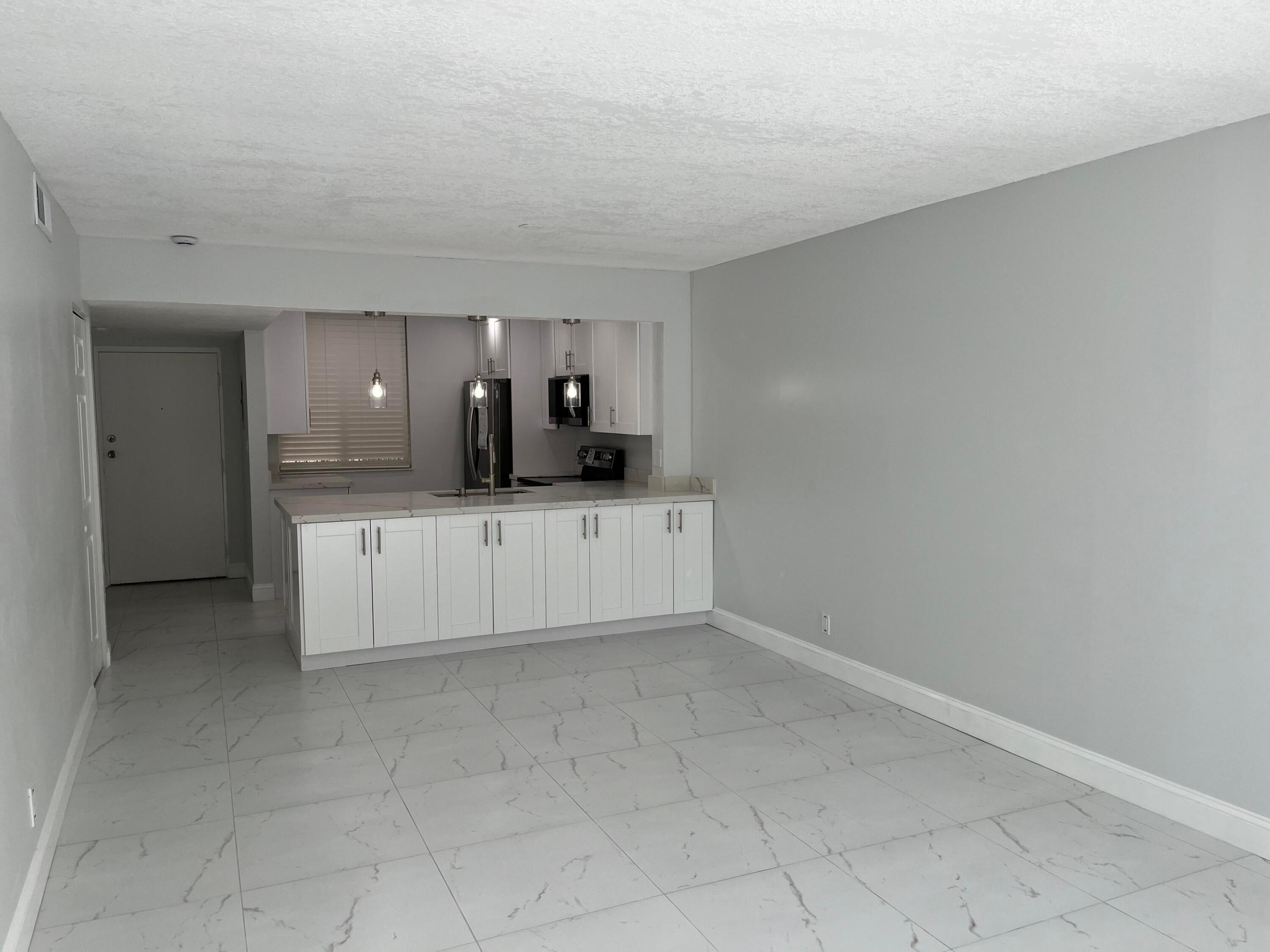 2830 Somerset Drive 211n Property Photo 4
