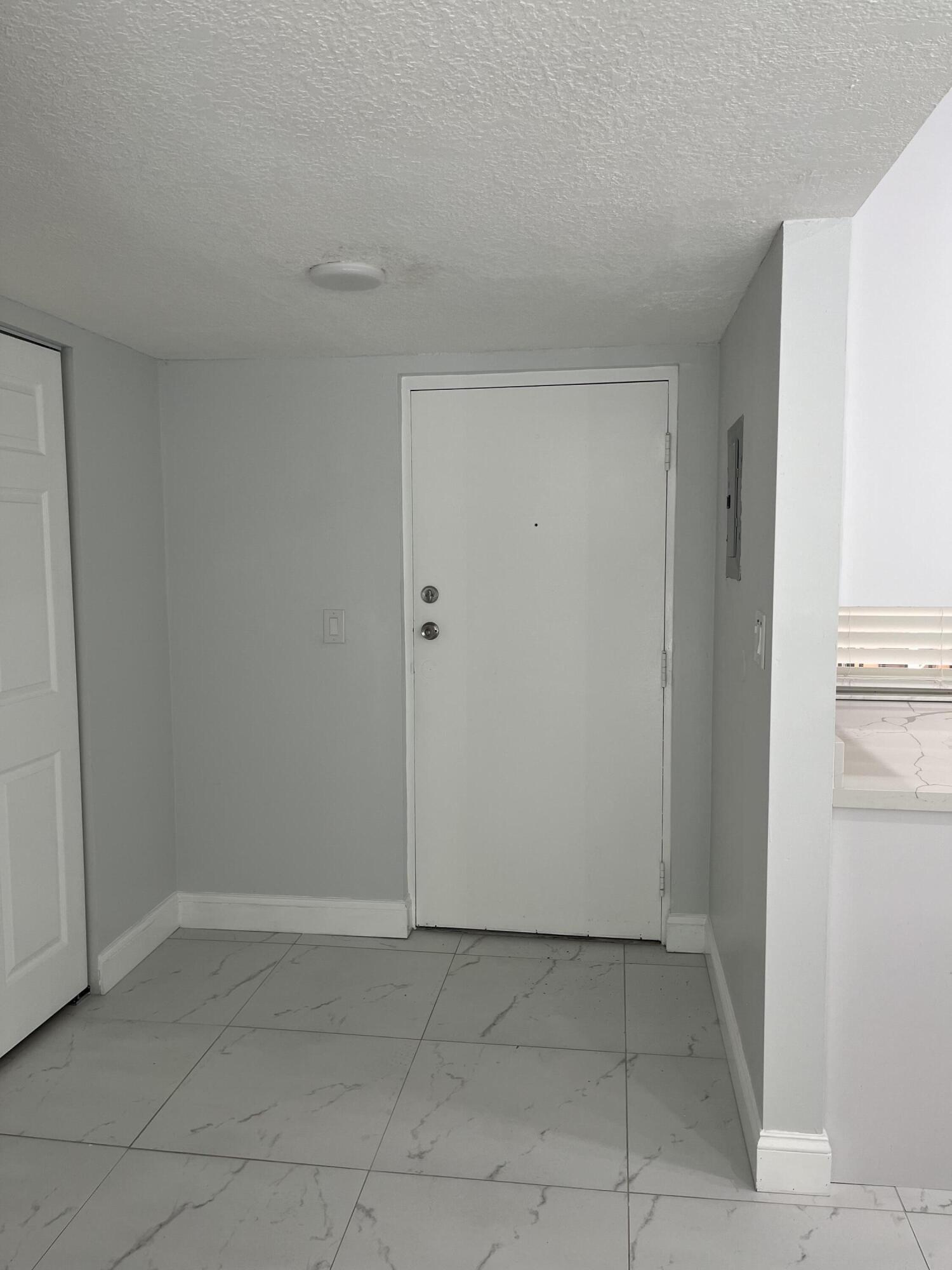 2830 Somerset Drive 211n Property Photo 6