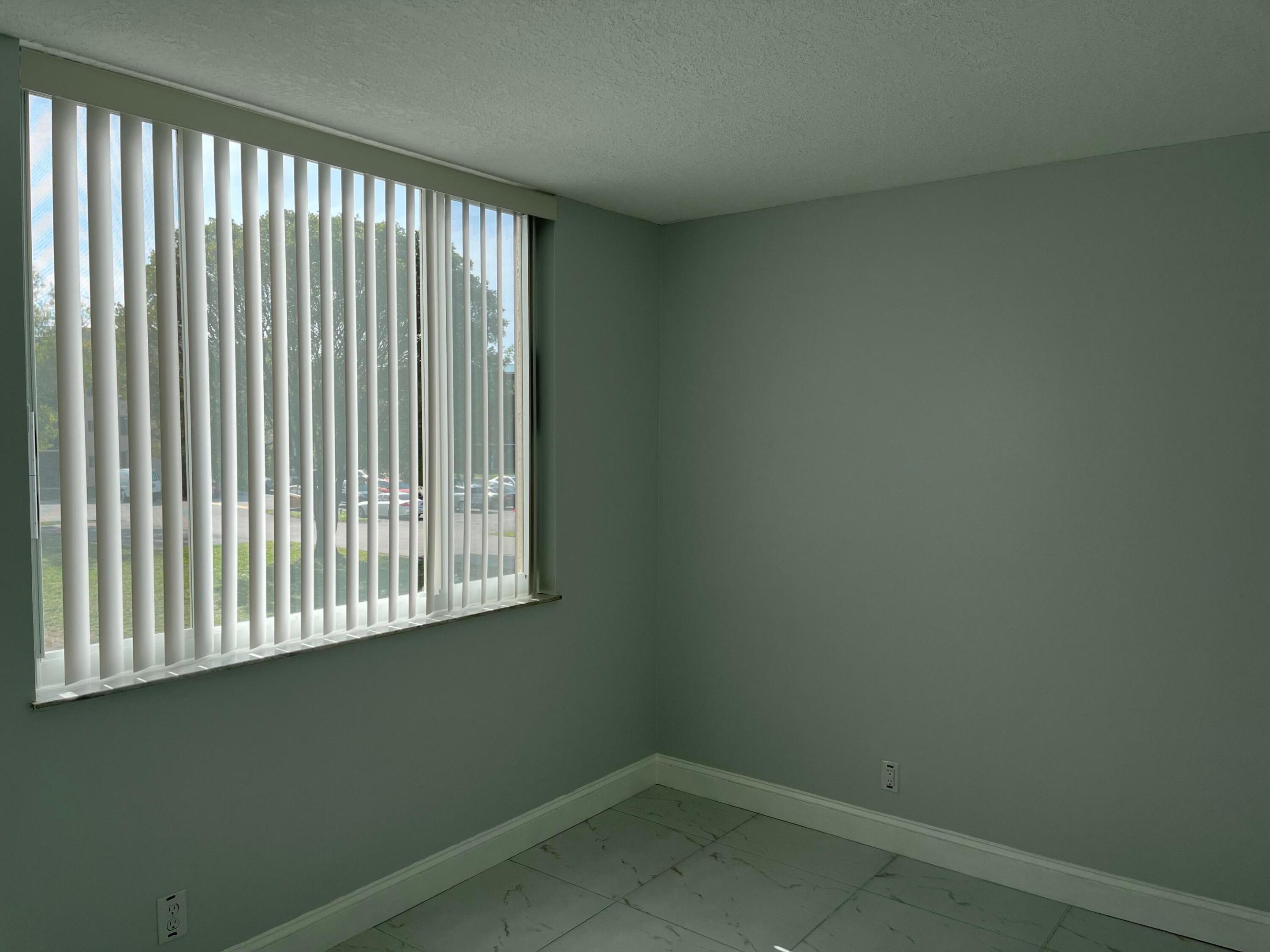2830 Somerset Drive 211n Property Photo 8