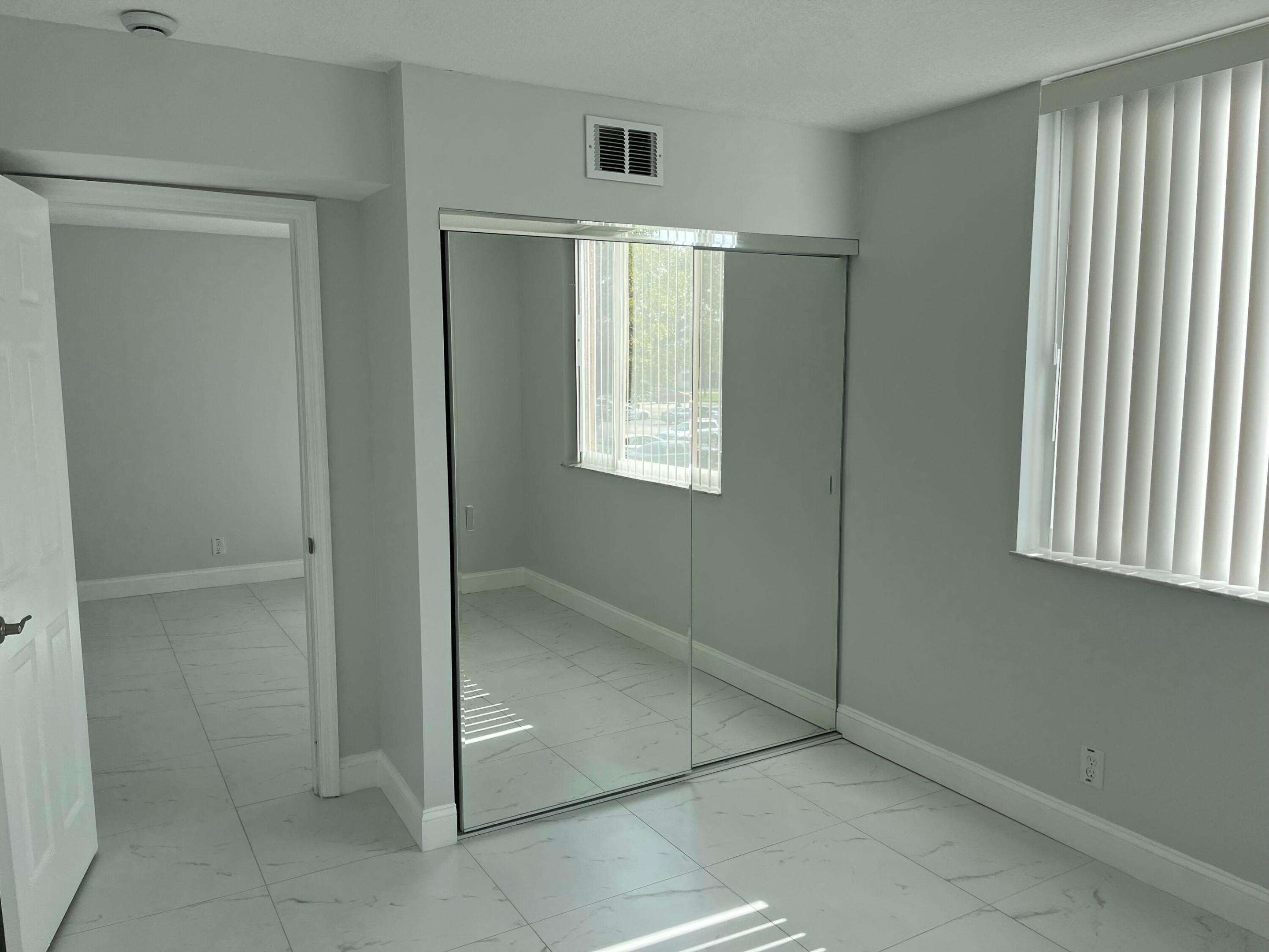 2830 Somerset Drive 211n Property Photo 9