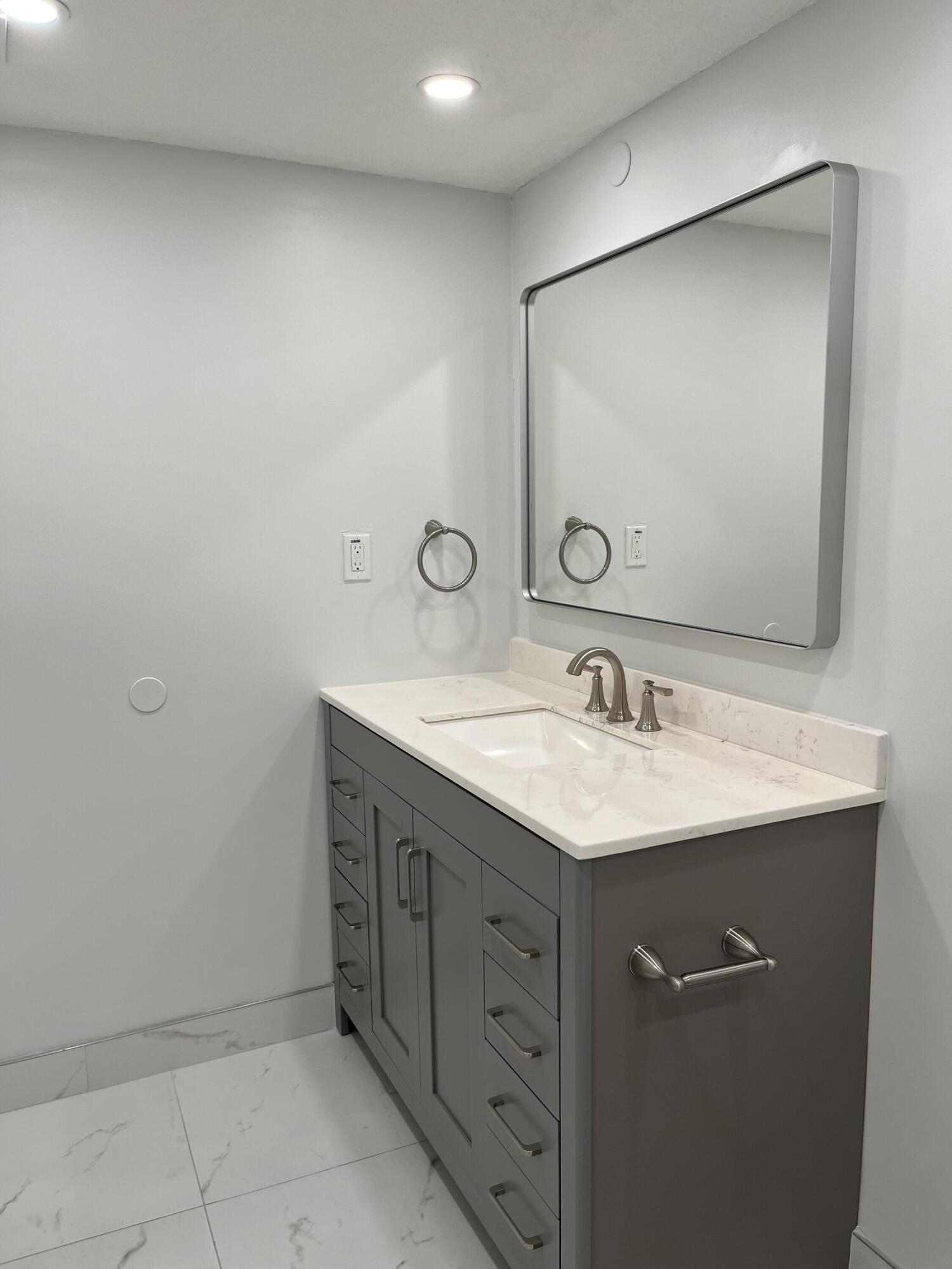 2830 Somerset Drive 211n Property Photo 11