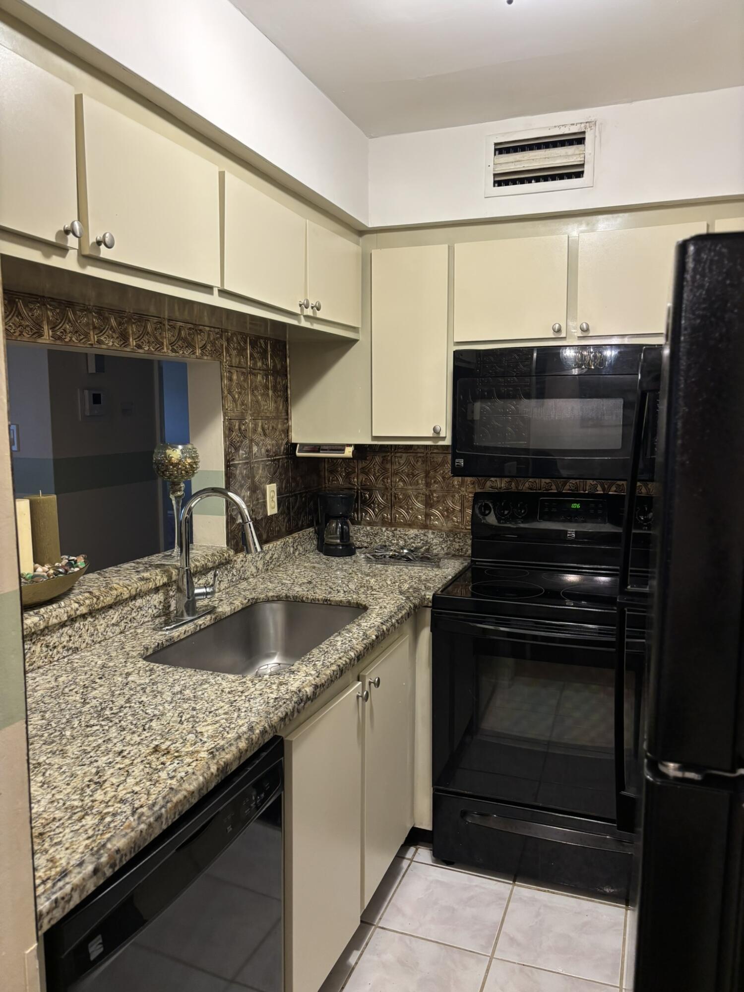 7106 Golf Colony Court 201 Property Photo 8