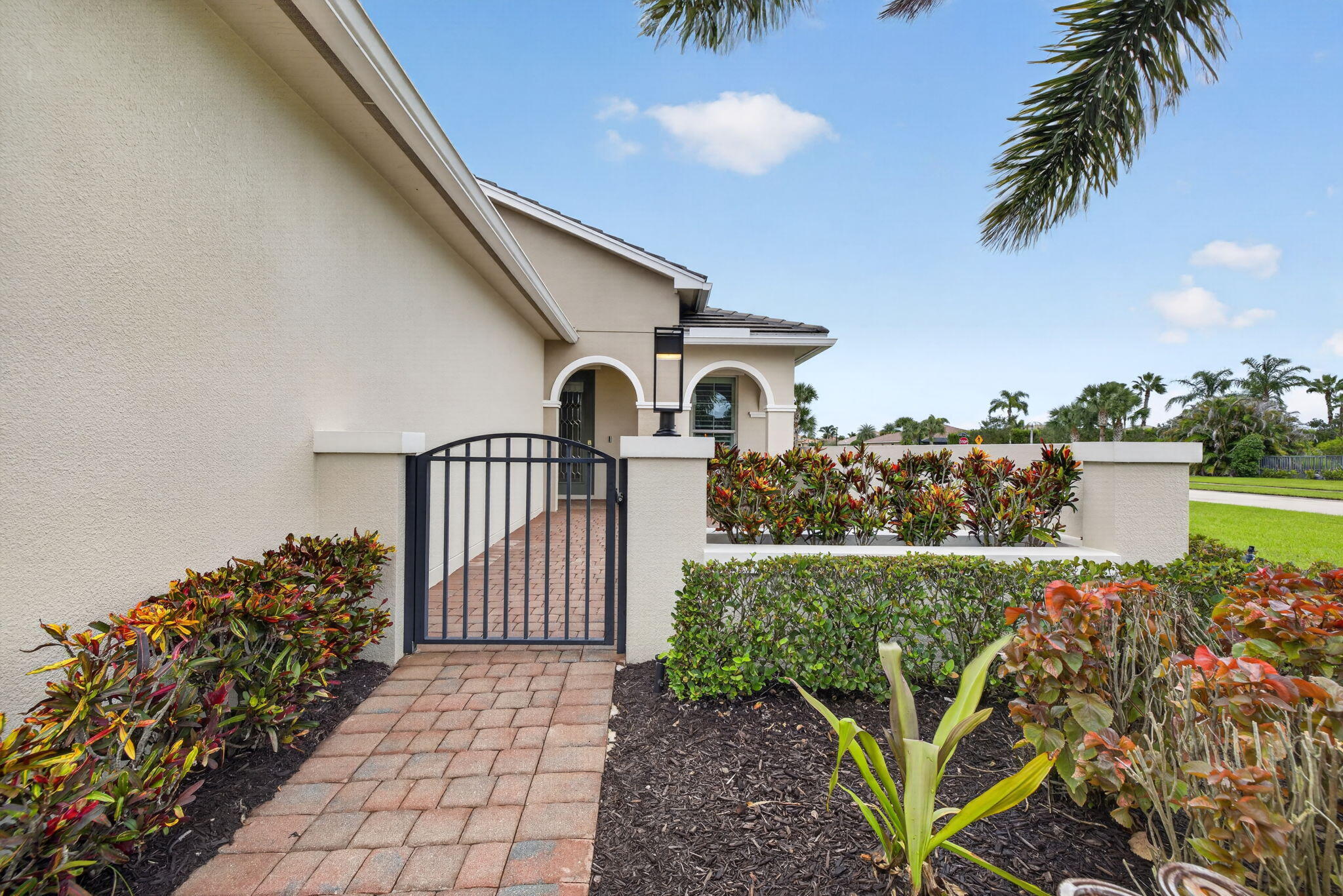 9907 Sw Trumpet Tree Circle Property Photo 3