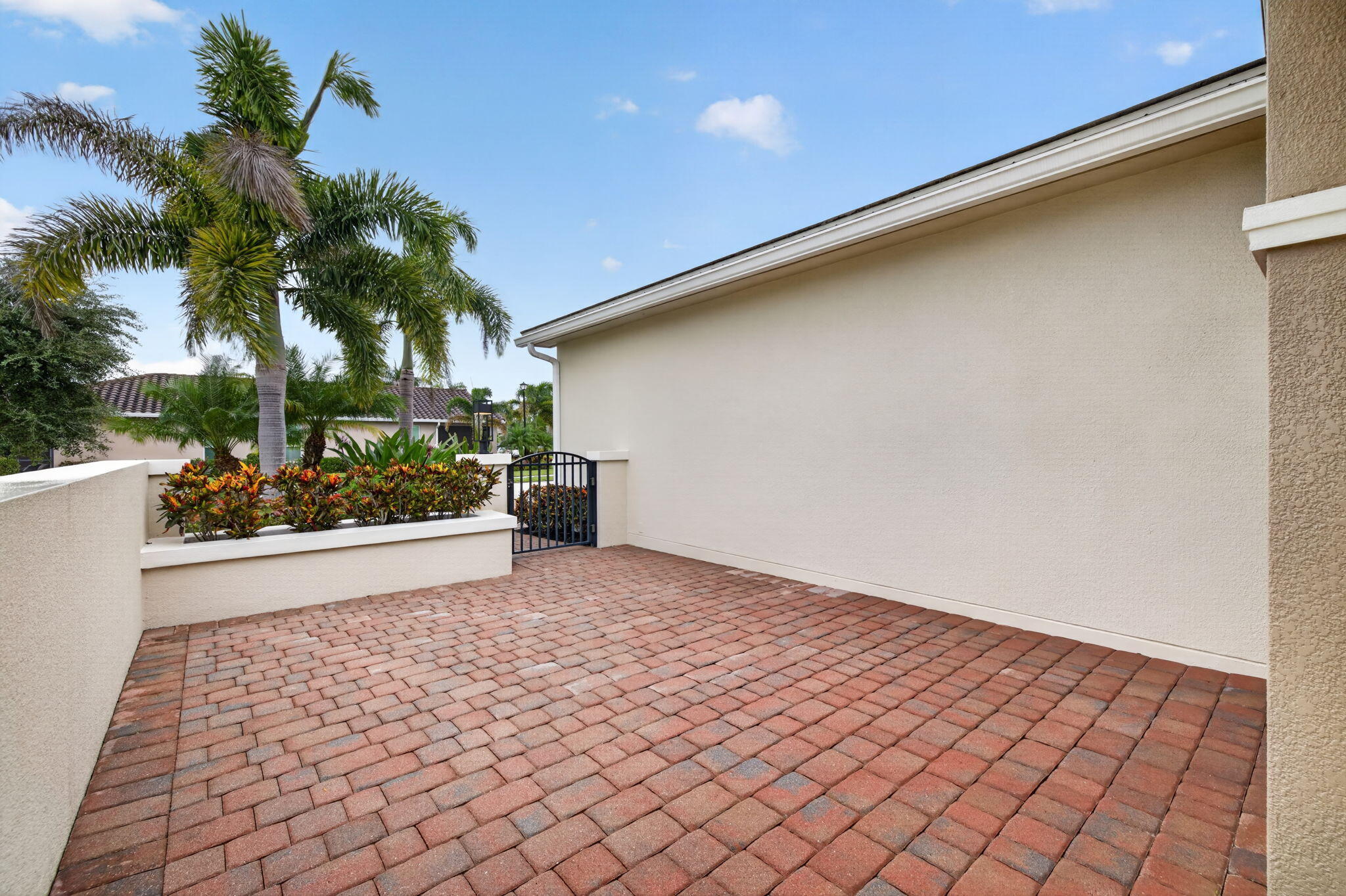 9907 Sw Trumpet Tree Circle Property Photo 4
