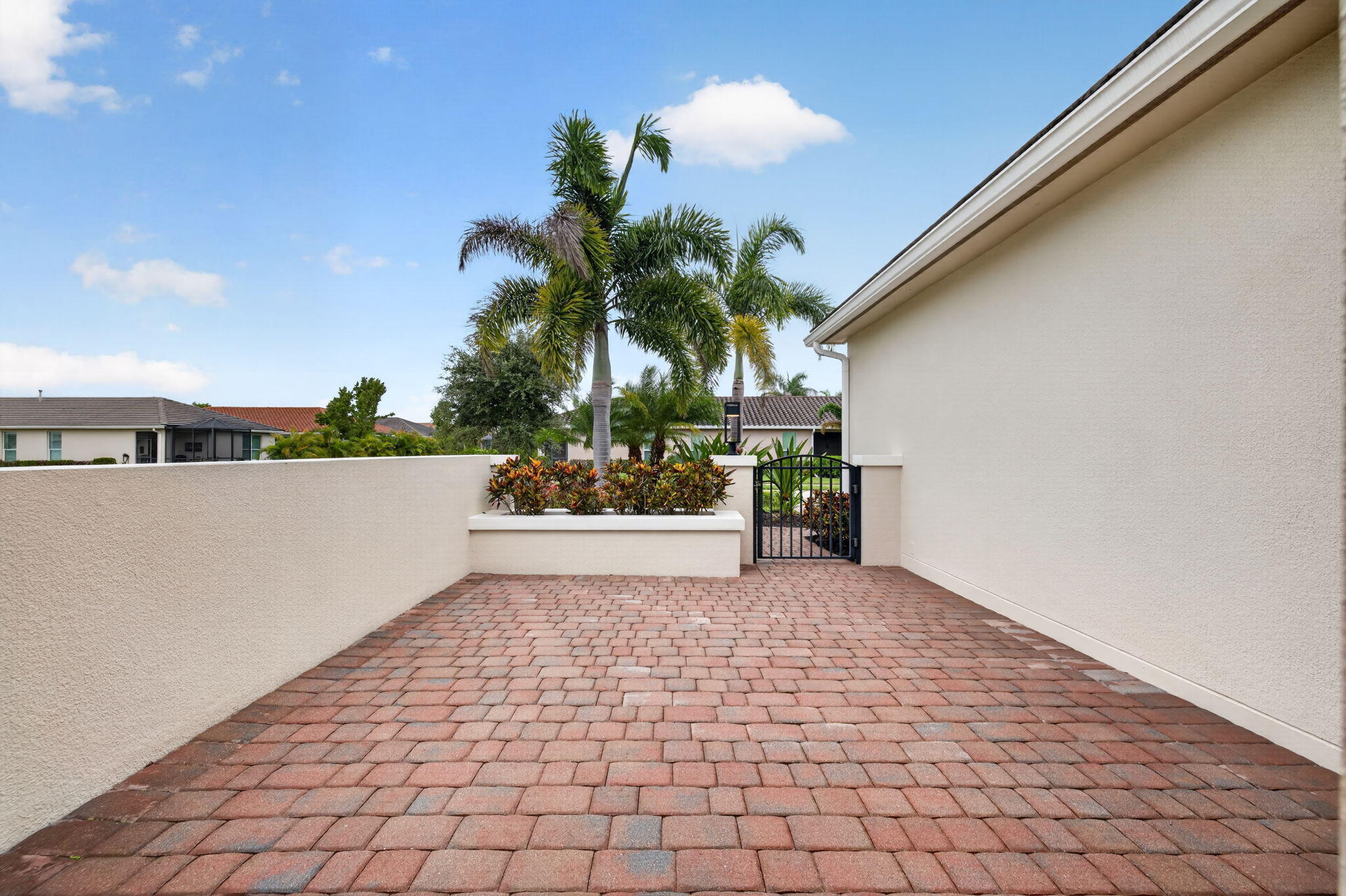 9907 Sw Trumpet Tree Circle Property Photo 5