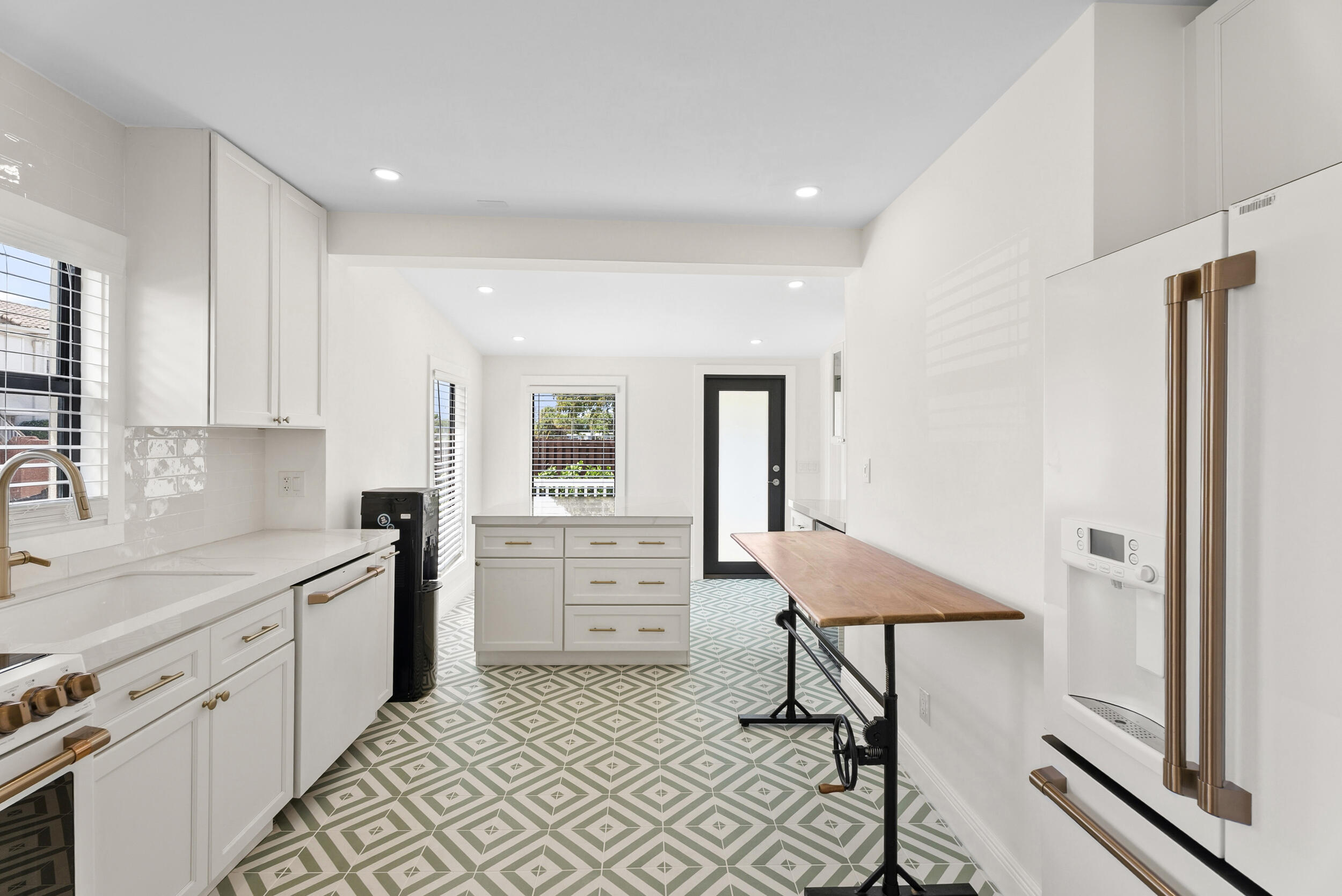 517 55th Street Property Photo 3