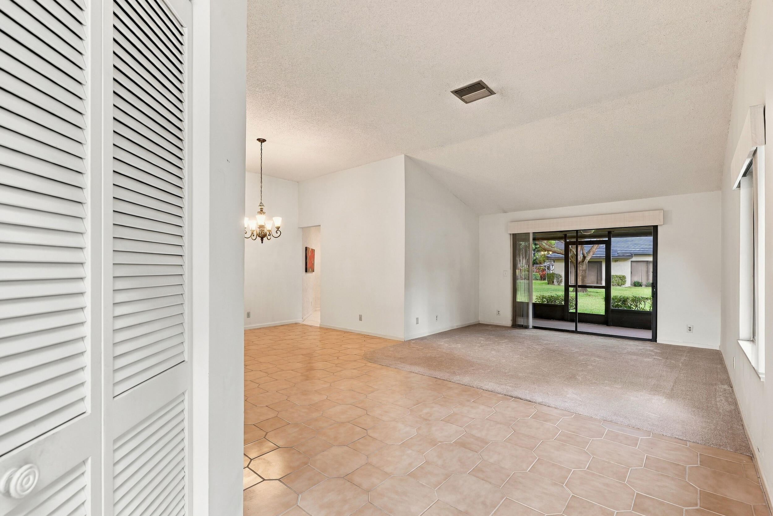 5086 Pine Drive Property Photo 4