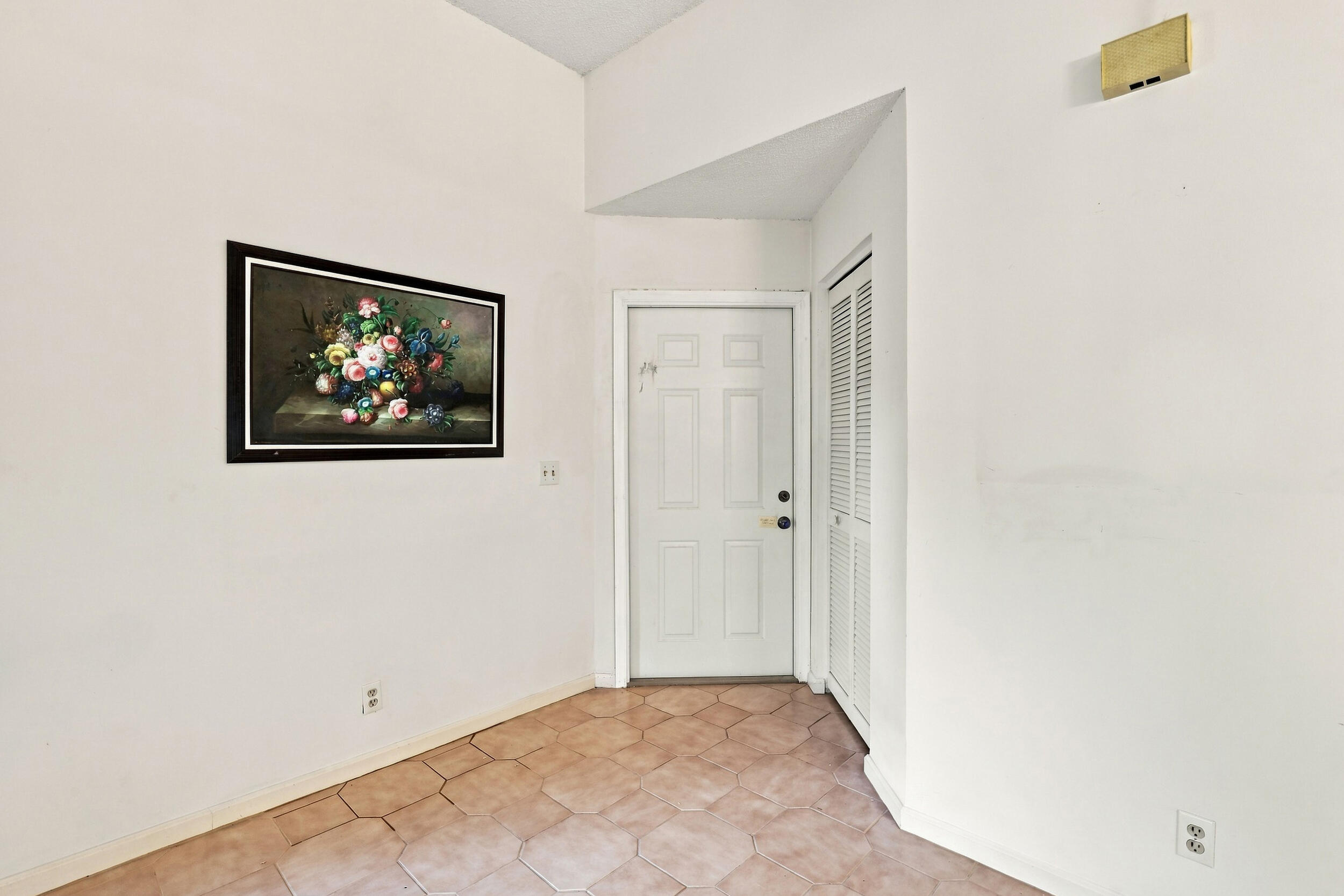 5086 Pine Drive Property Photo 5