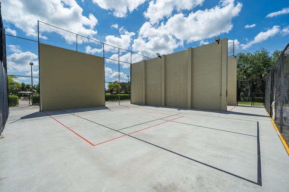 85 Kingswood E Property Photo 25