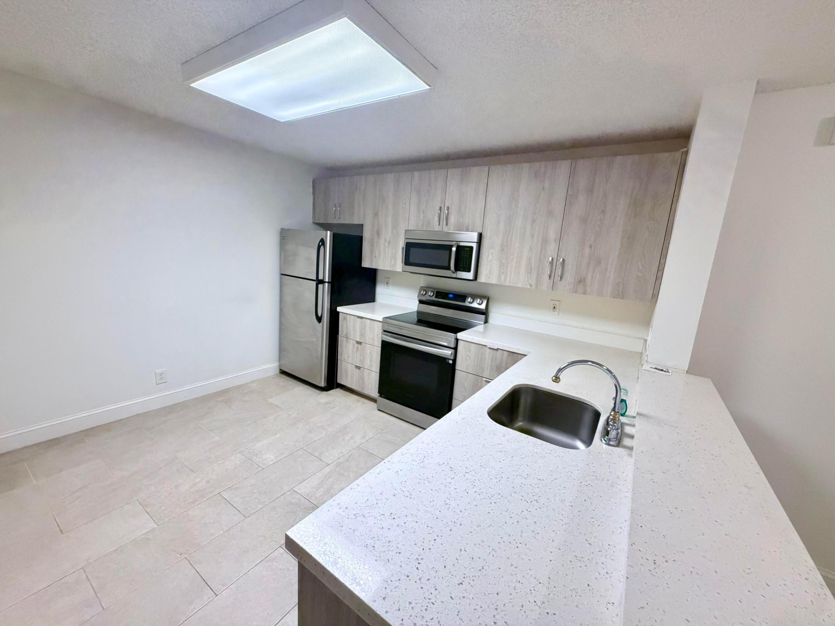 10111 W SUNRISE Boulevard 104 Property Photo 1