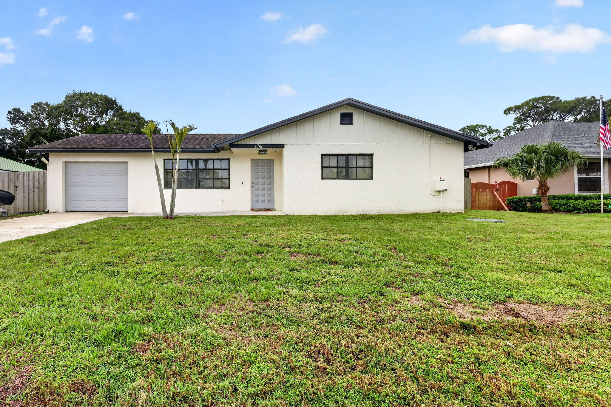 774 Se Elwood Avenue Property Photo 1
