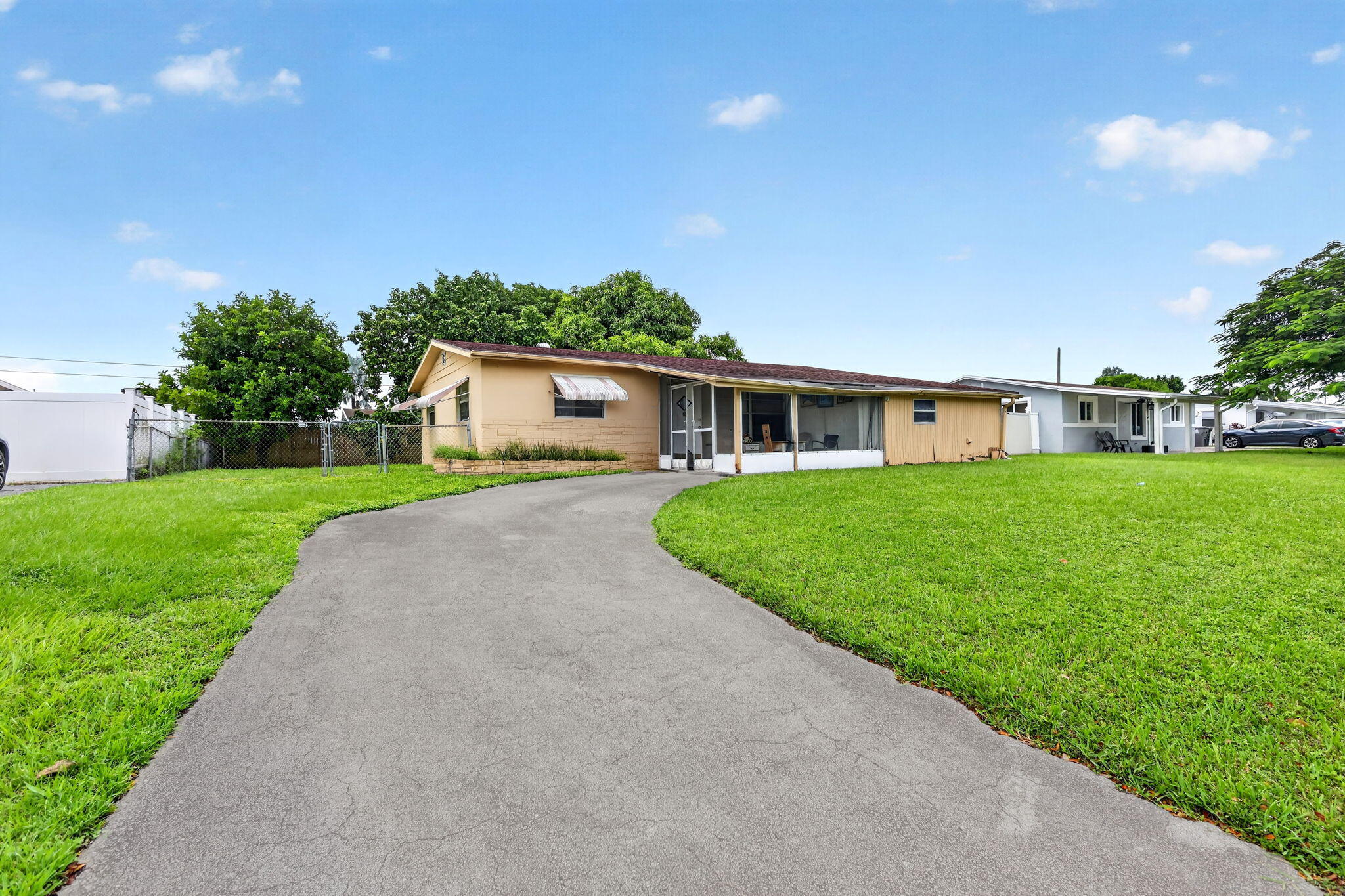 913 Jamaican Drive Property Photo 3