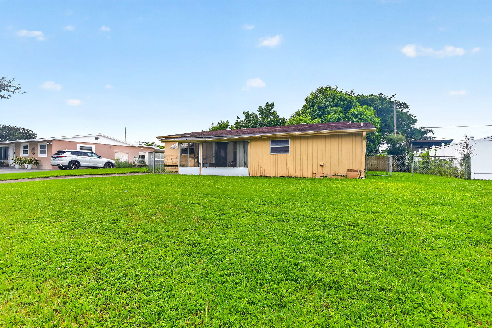 913 Jamaican Drive Property Photo 4
