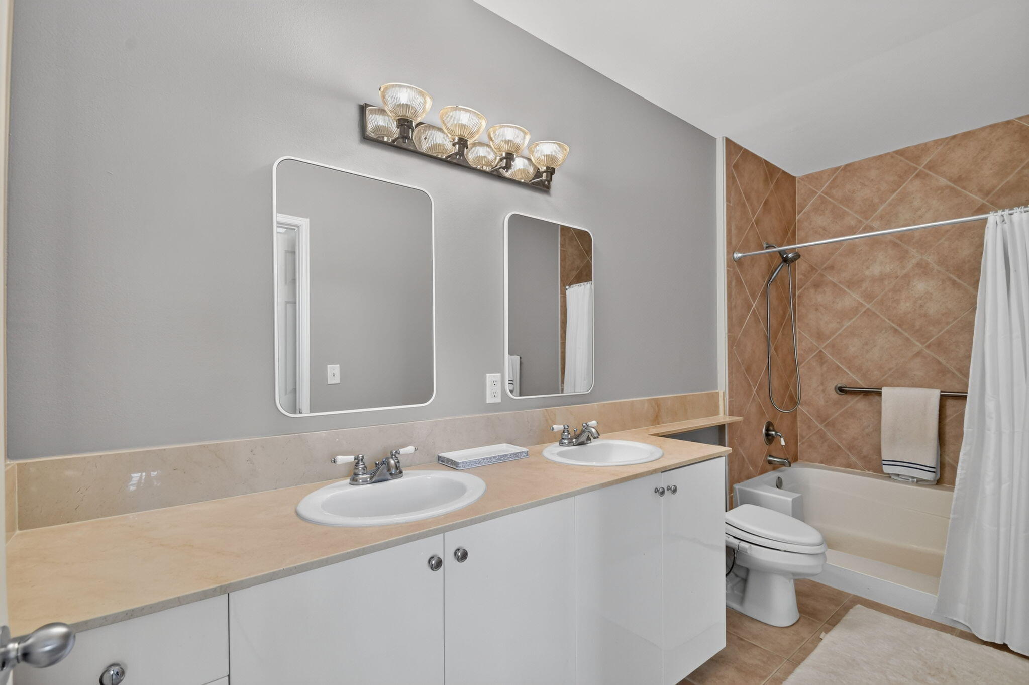 806 E Windward Way 108 Property Photo 16