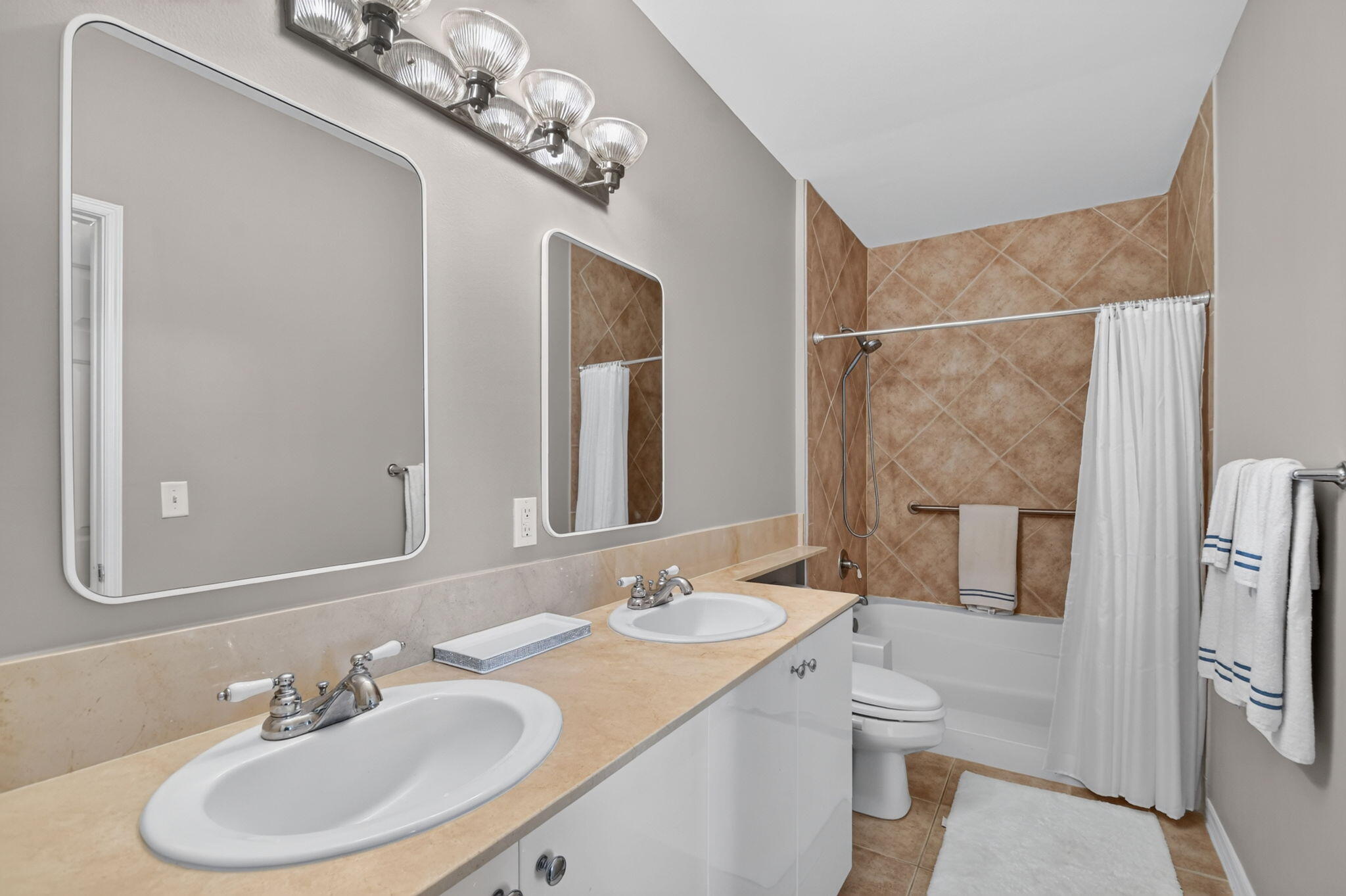 806 E Windward Way 108 Property Photo 17