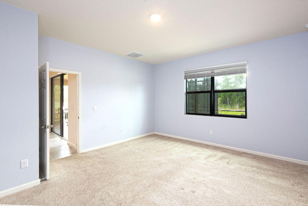 629 Old Country Rd Se Property Photo 26