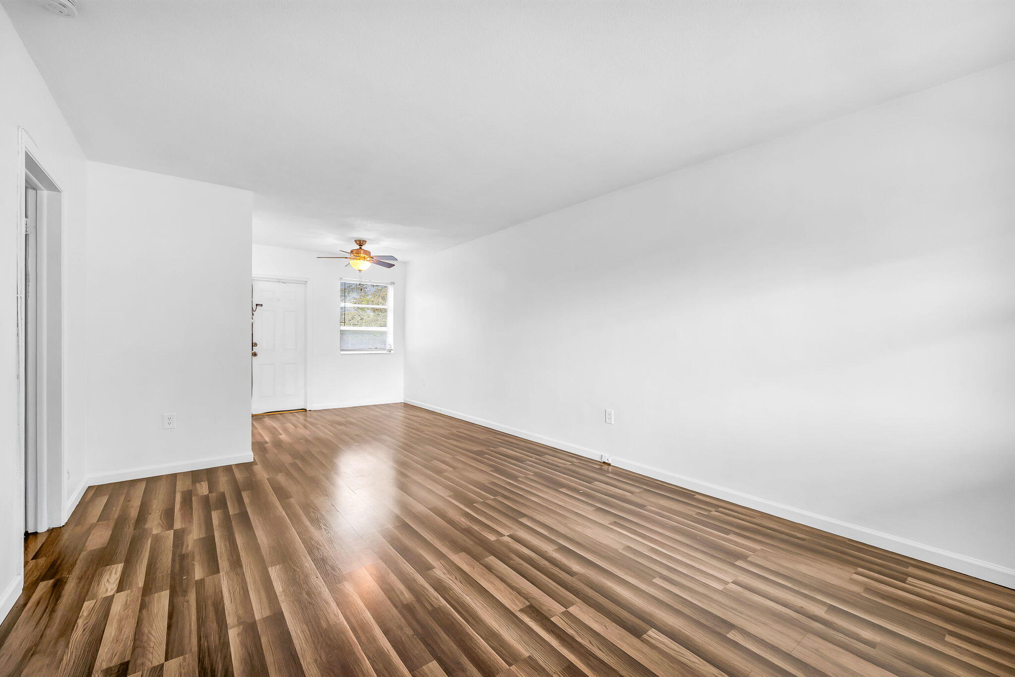 5725 Tyler Street 1-4 Property Photo 5