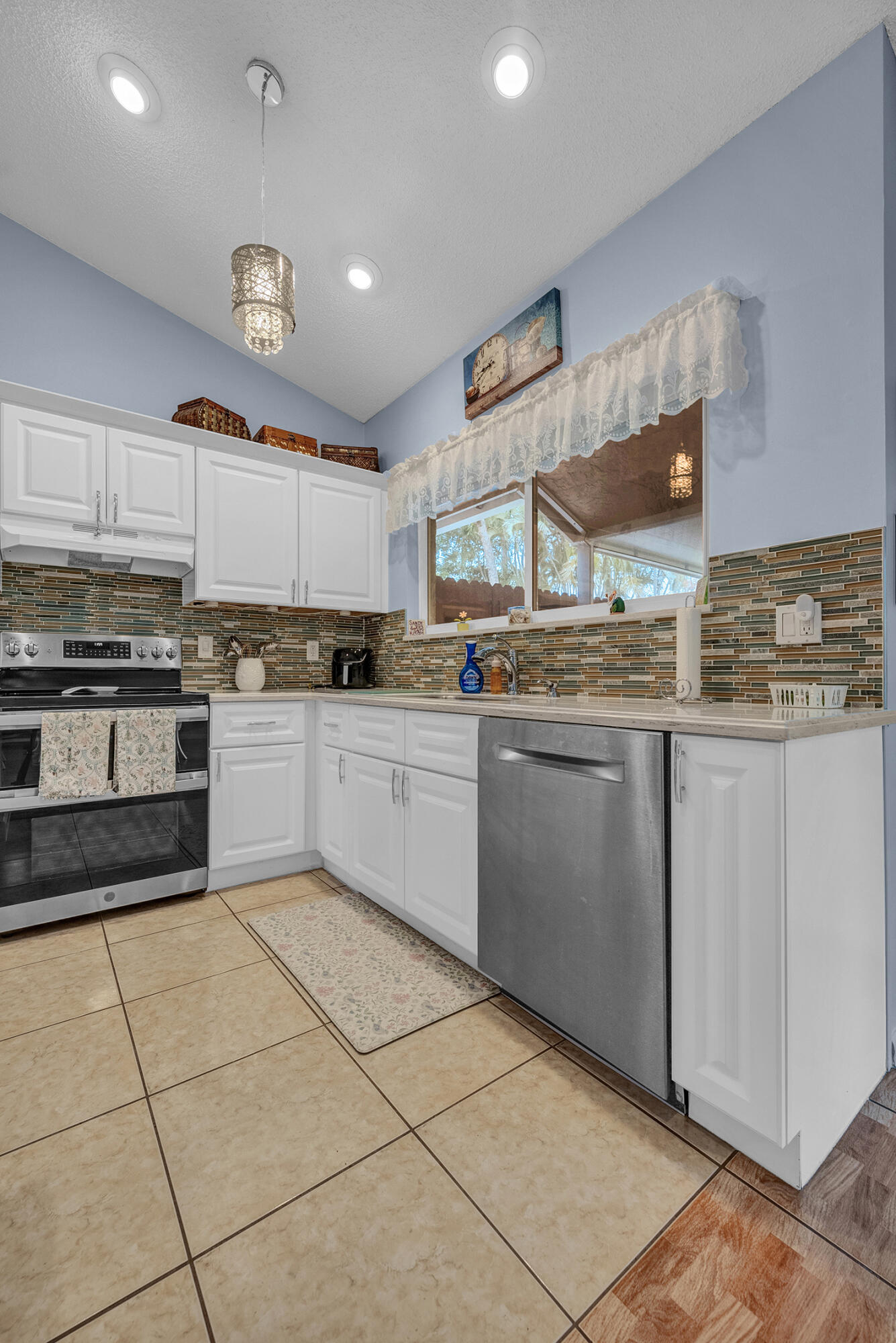 8026 Marshwood Lane Property Photo 7