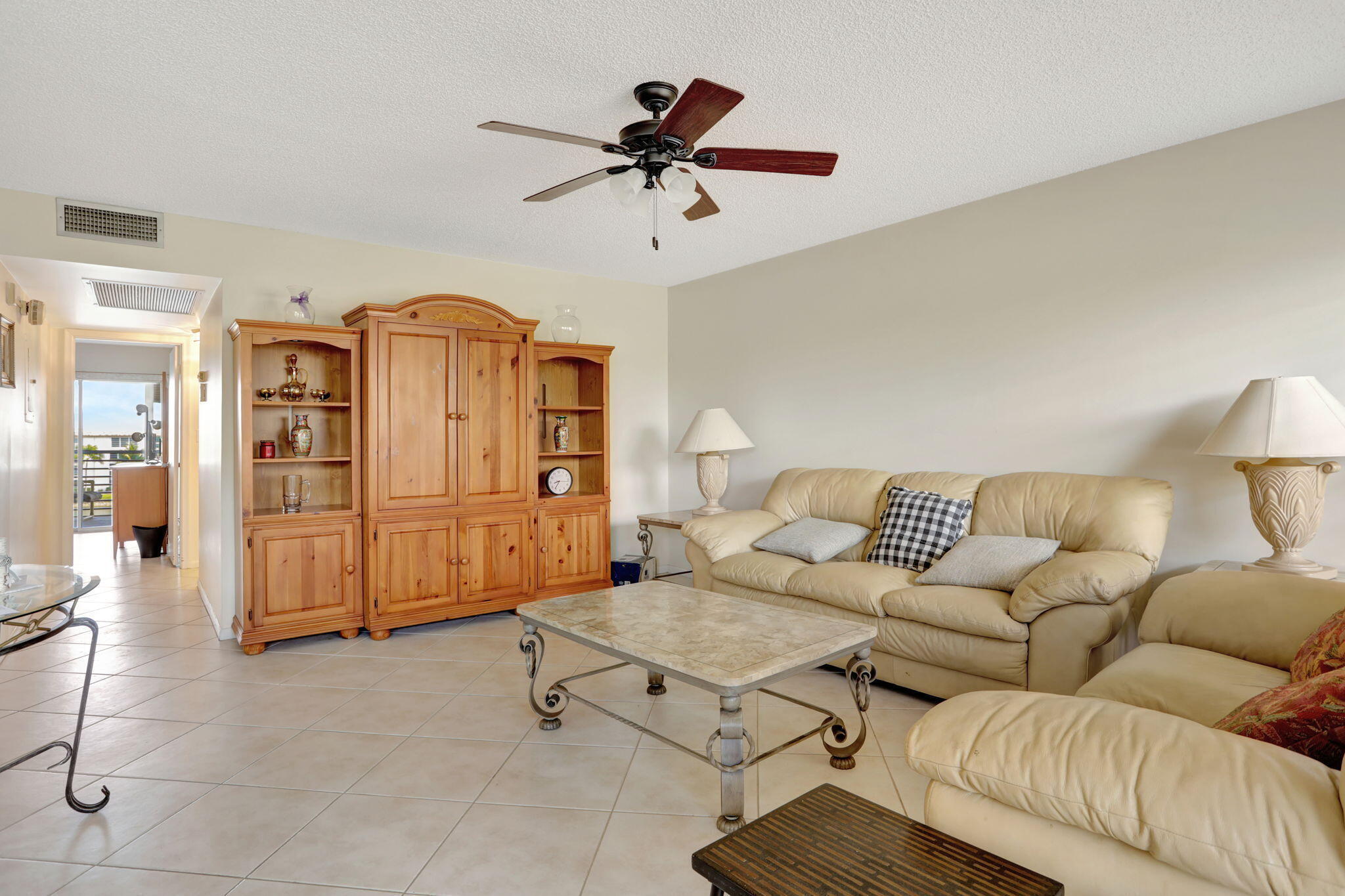 1903 Bermuda Circle B4 Property Photo 3